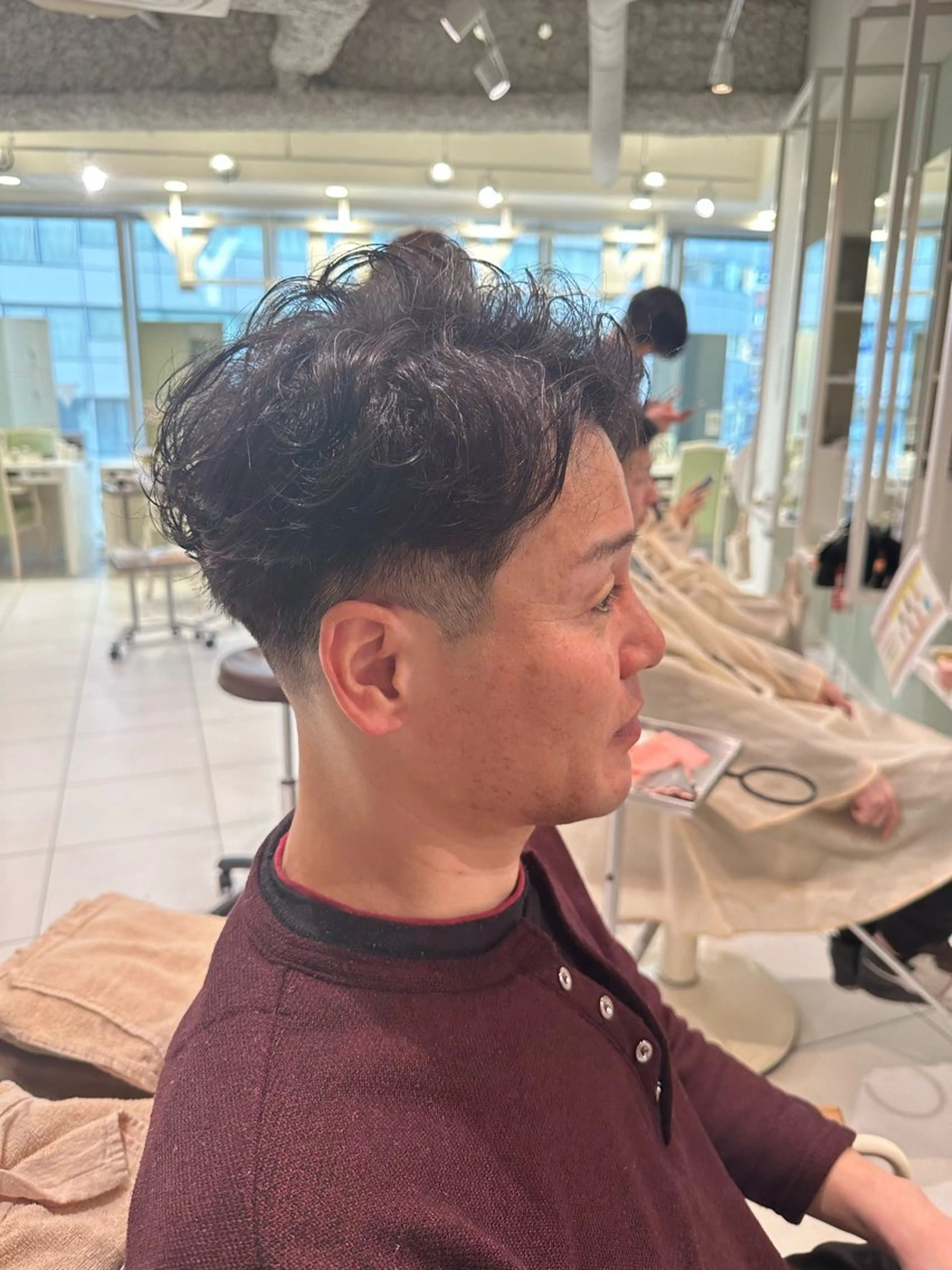パーマ メンズ 岡田 遥希のヘアスタイル