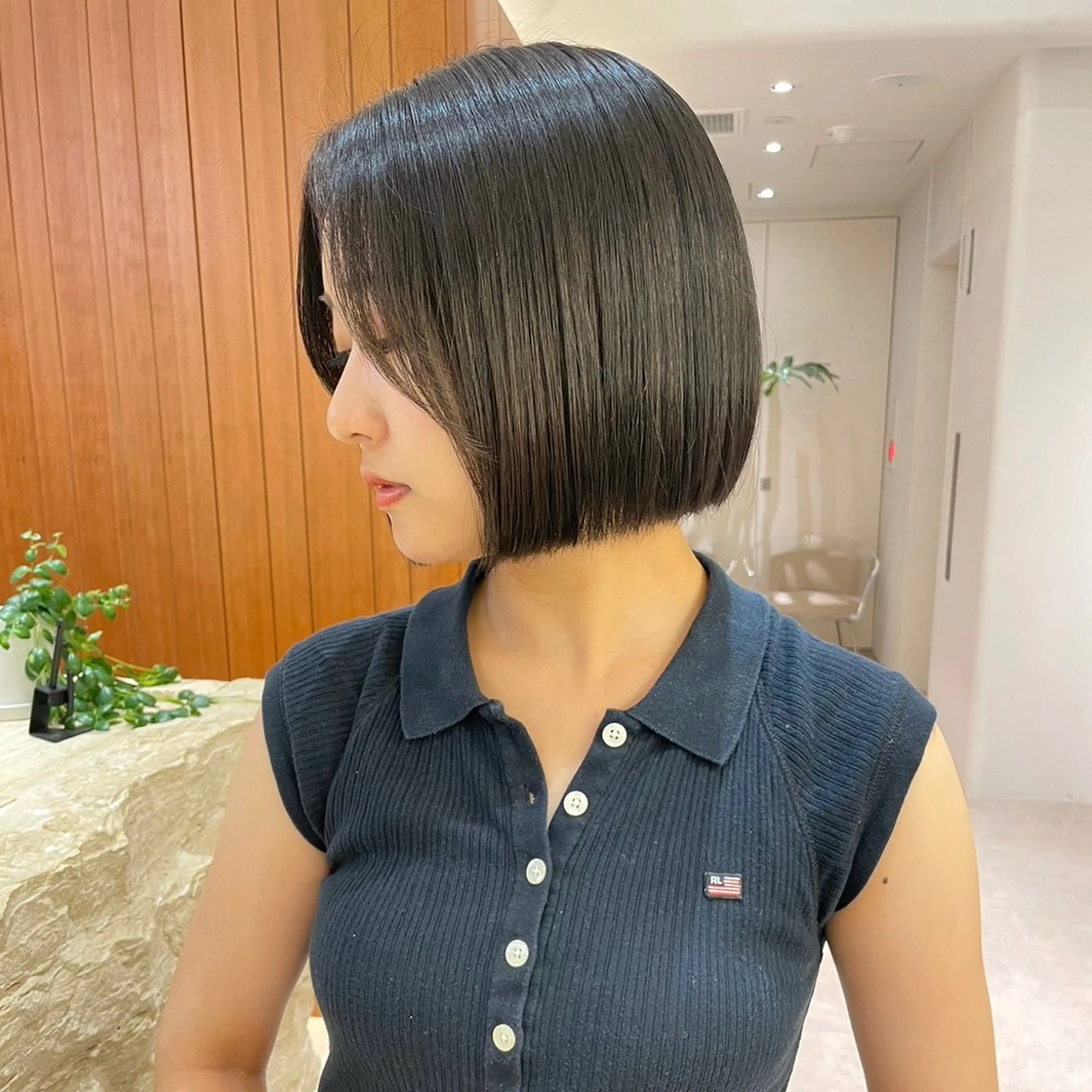 ミディアム カラー 切りっぱなしボブ イヤリングカラー ボブ 伸ばしかけ 髪質改善 カット ヘアカラー トリートメント 渋谷/ボブ・顔まわり 特化ショウゴのヘアスタイル