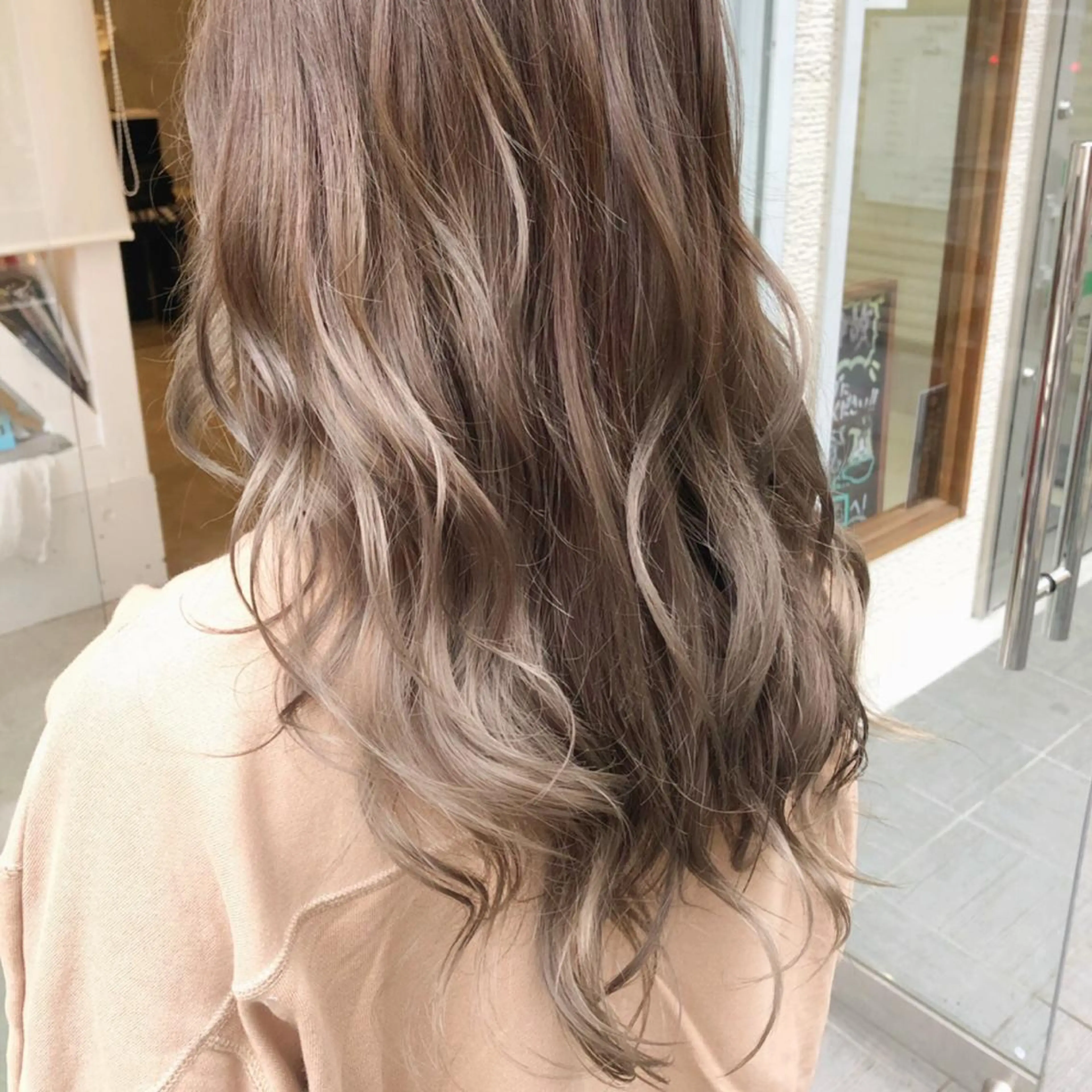 ロング カラー ベージュカラー ヘアカラー Rina  のヘアスタイル