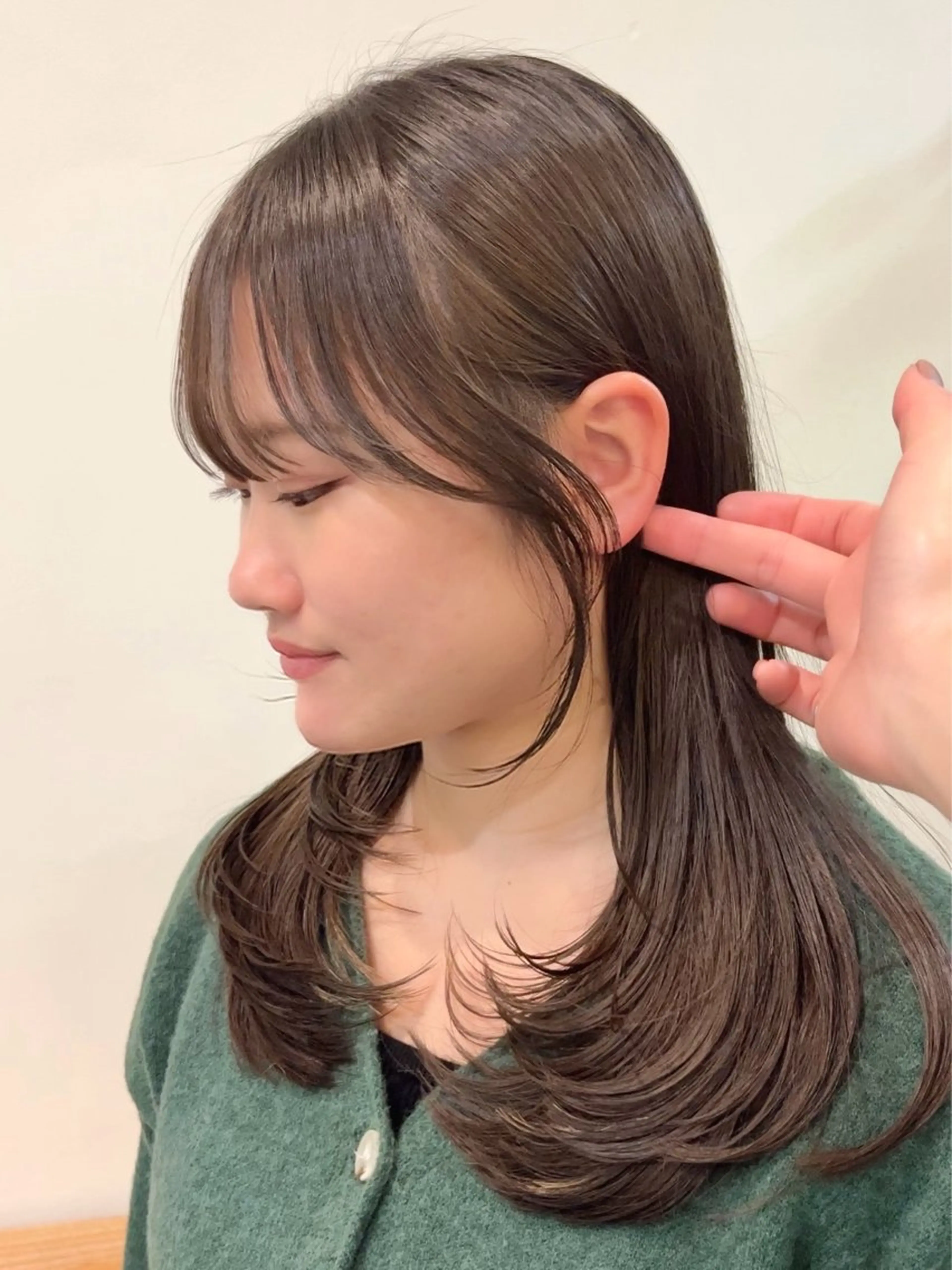 セミロング カラー グレージュ くびれヘア 顔まわりレイヤー 韓国風ヘア レイヤーカット カット ヘアカラー i.Ehime所属・i.Ehime💫 齋藤  あつきのヘアスタイル
