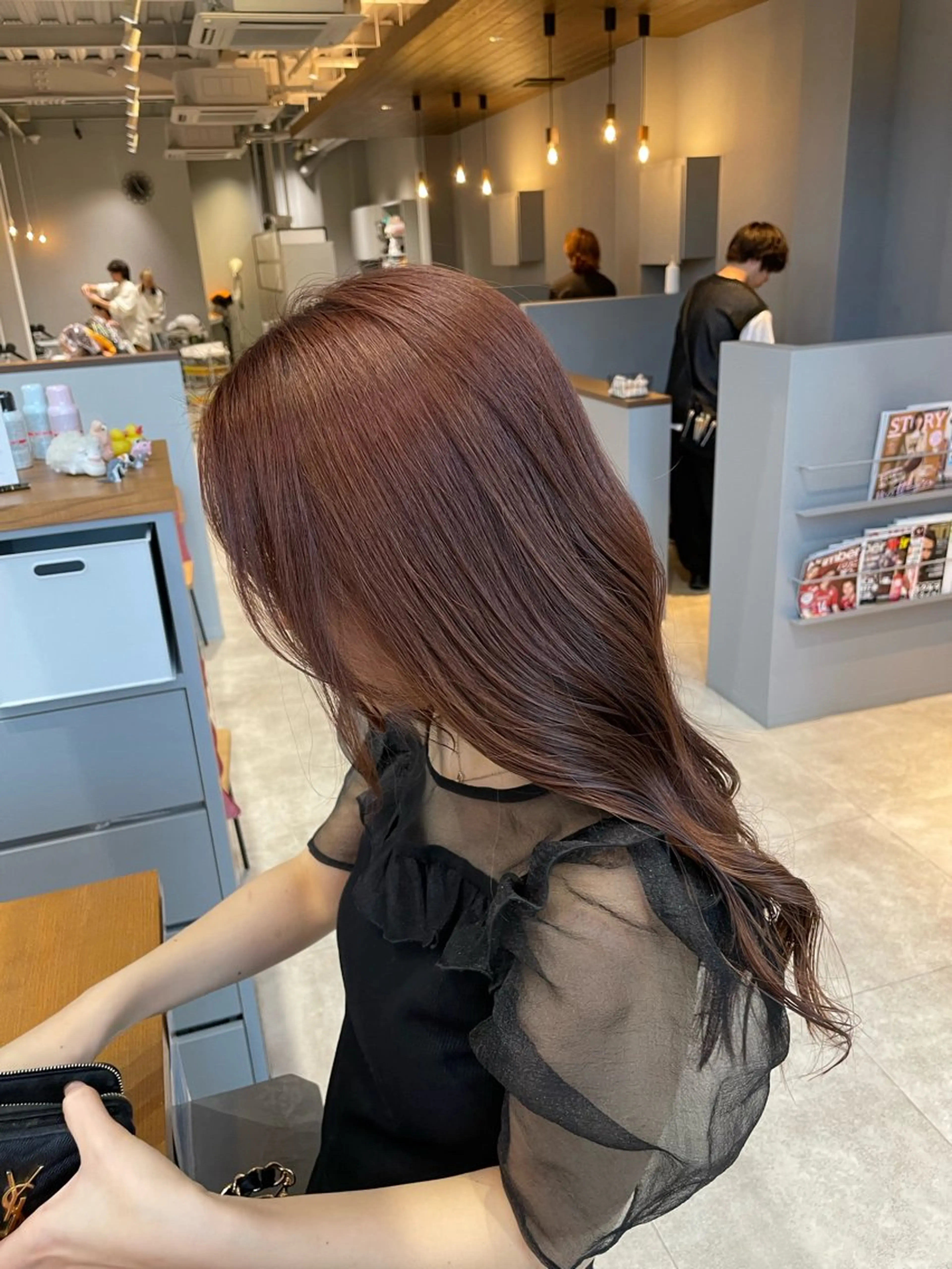 ロング カラー ブラウンカラー ピンクカラー ピンクブラウン ヘアカラー エマ ピボット 中川店所属・富原崇太/透明感カラ ー/切りっぱなしボブのヘアスタイル