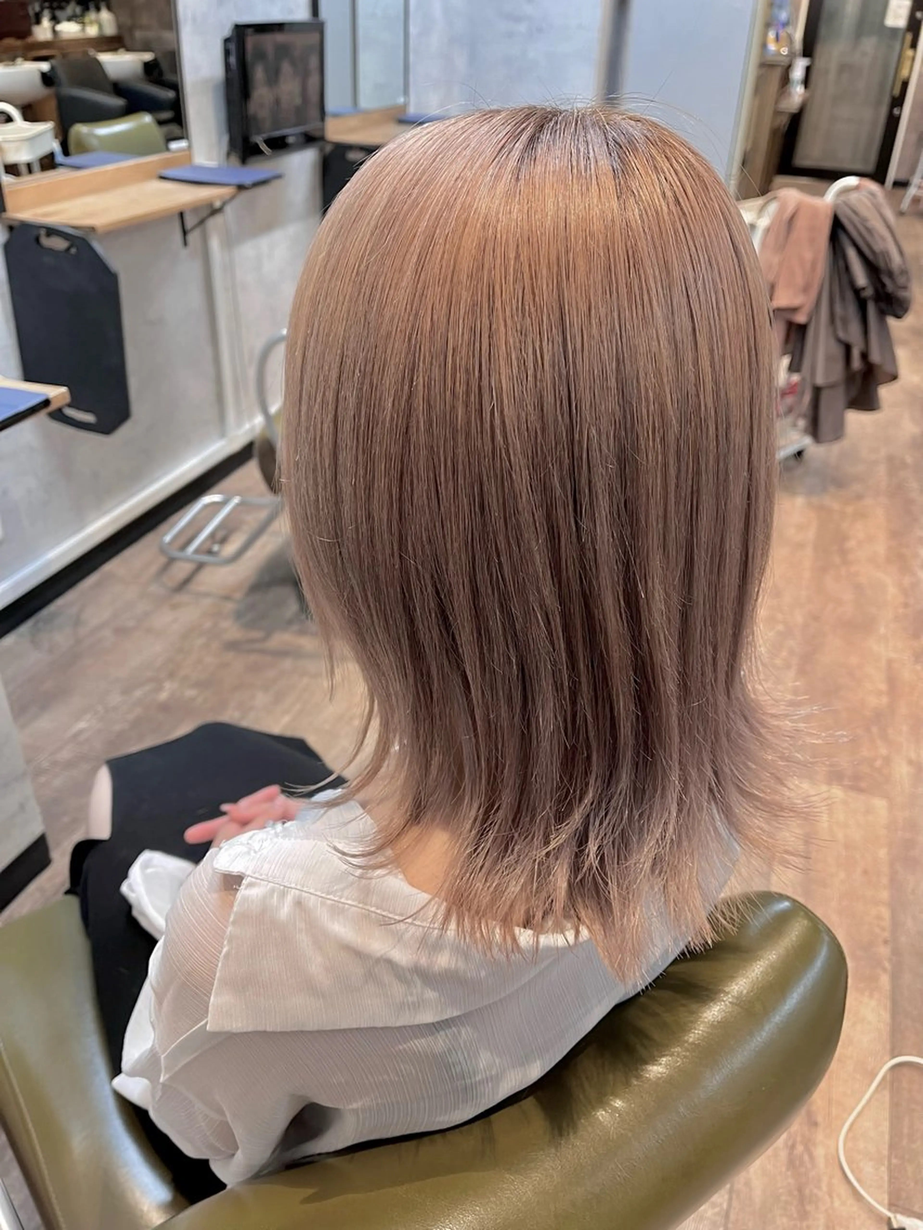 ミディアム カラー ベージュカラー カット ヘアカラー 松井 敬太郎のヘアスタイル