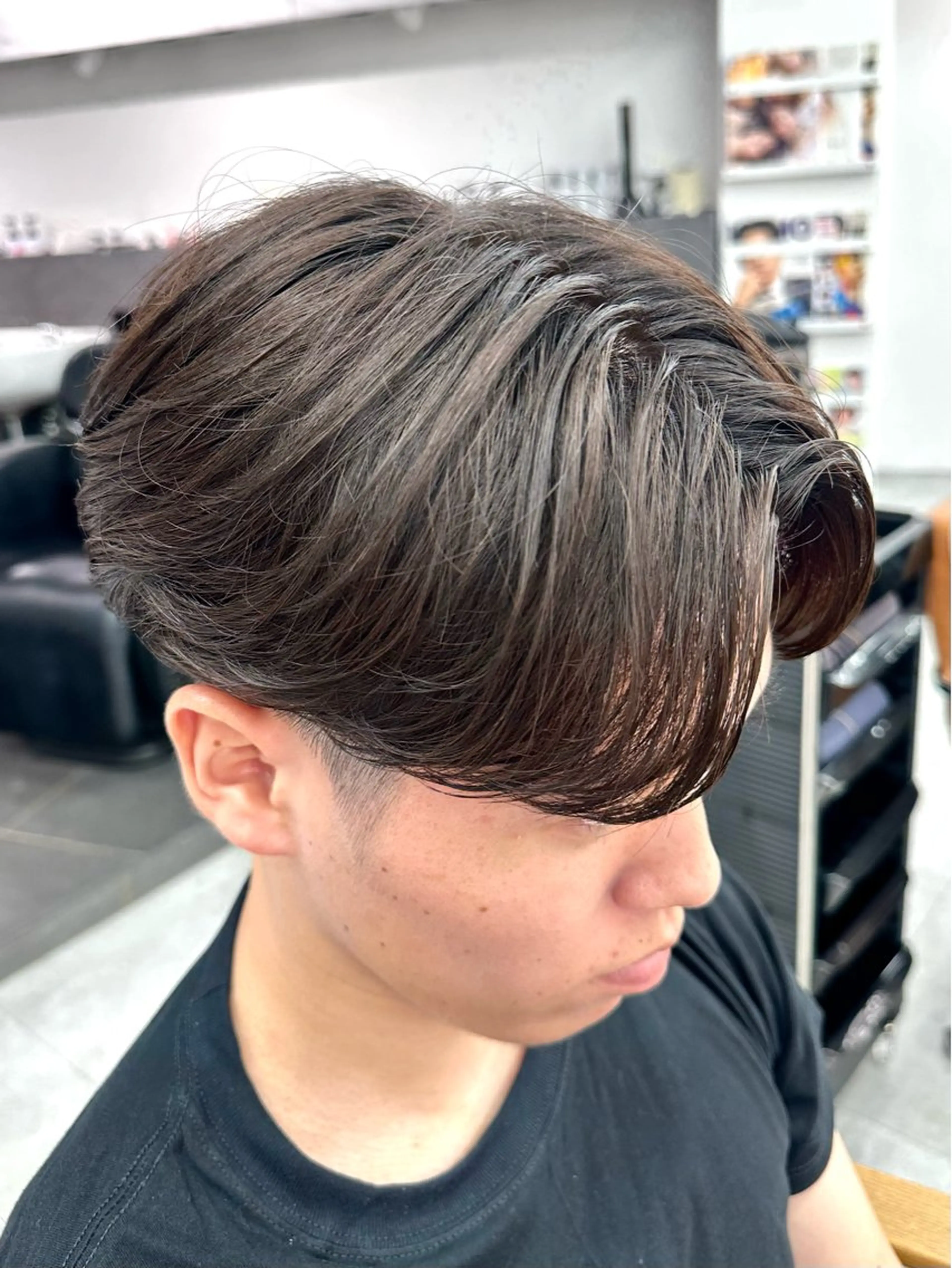 メンズ メンズブリーチ センターパート メンズパーマ 岐津公太 メンズ縮毛矯正のプロのヘアスタイル