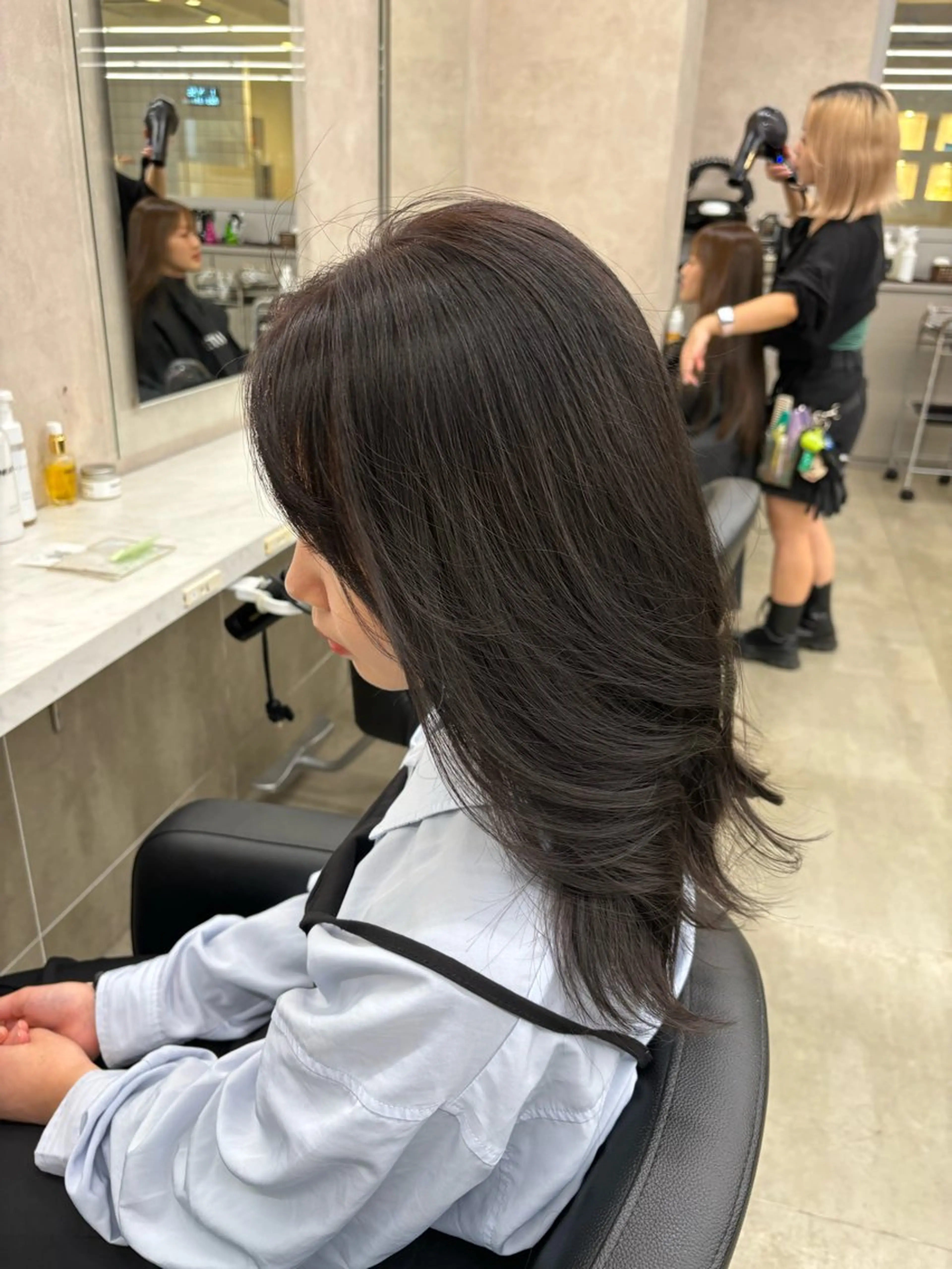 ミディアム カラー ブリーチ 透明感カラー グレージュ ラベンダーカラー ラベンダーグレー 表参道ハッシュカット レイヤー/リノンのヘアスタイル