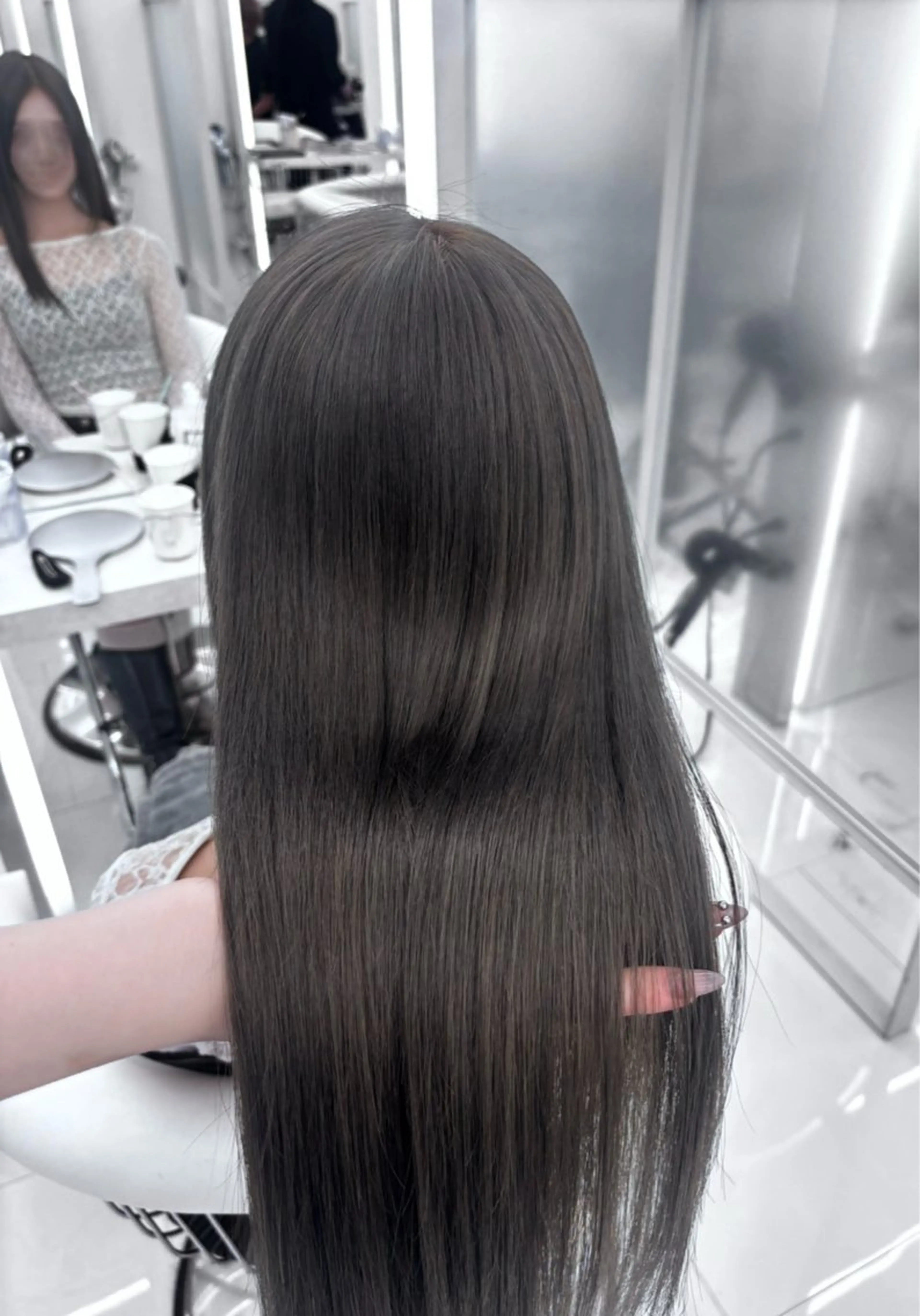 ロング ヘアカラー モヅメ モモエのヘアスタイル