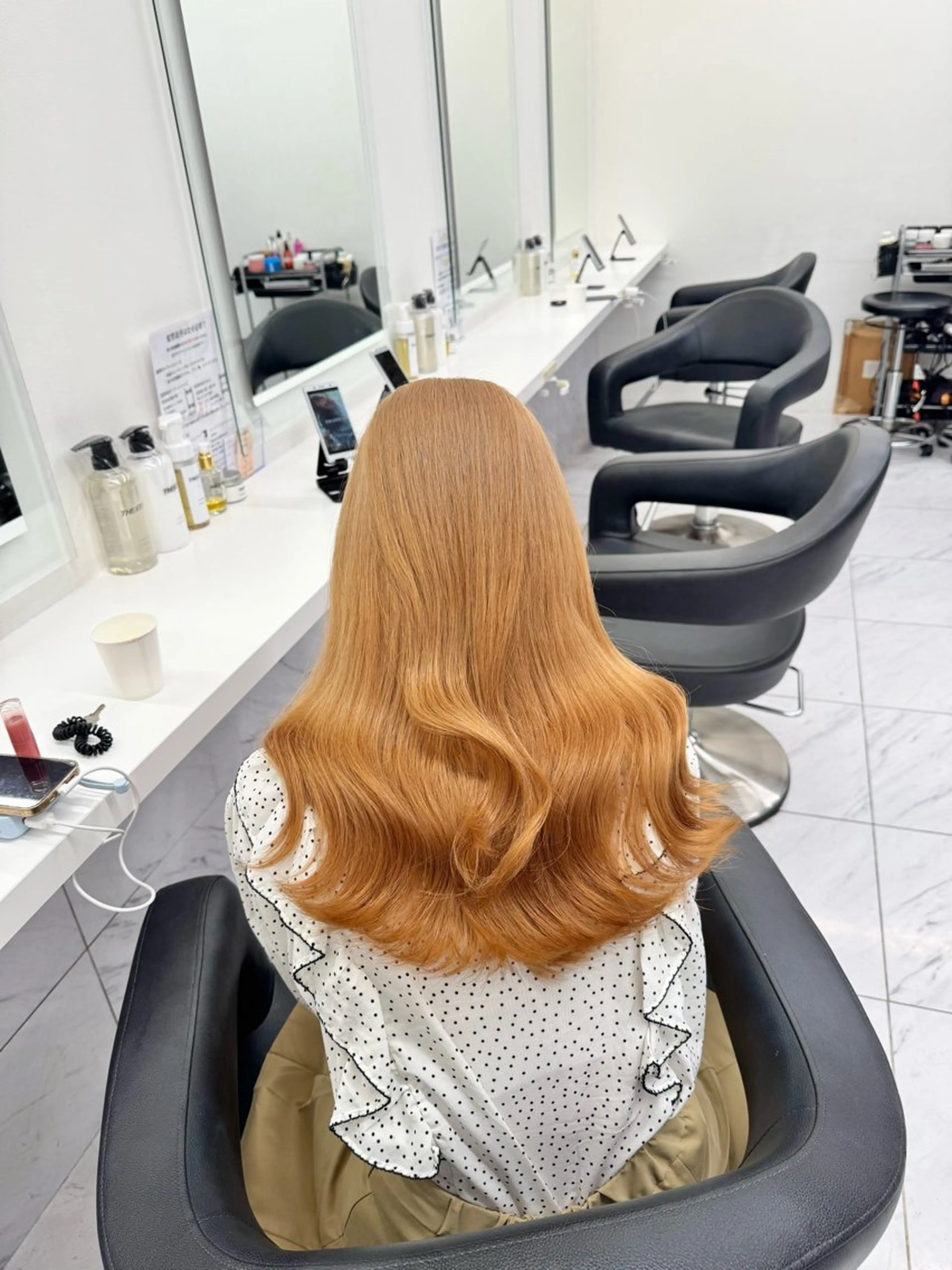セミロング カラー ヘアアレンジ ベージュカラー ブロンド ハイトーンカラー ミルクティーベージュ カット ヘアカラー トリートメント ヘッドスパ ヘアセット 韓国トレンドの 達人♡のヘアスタイル