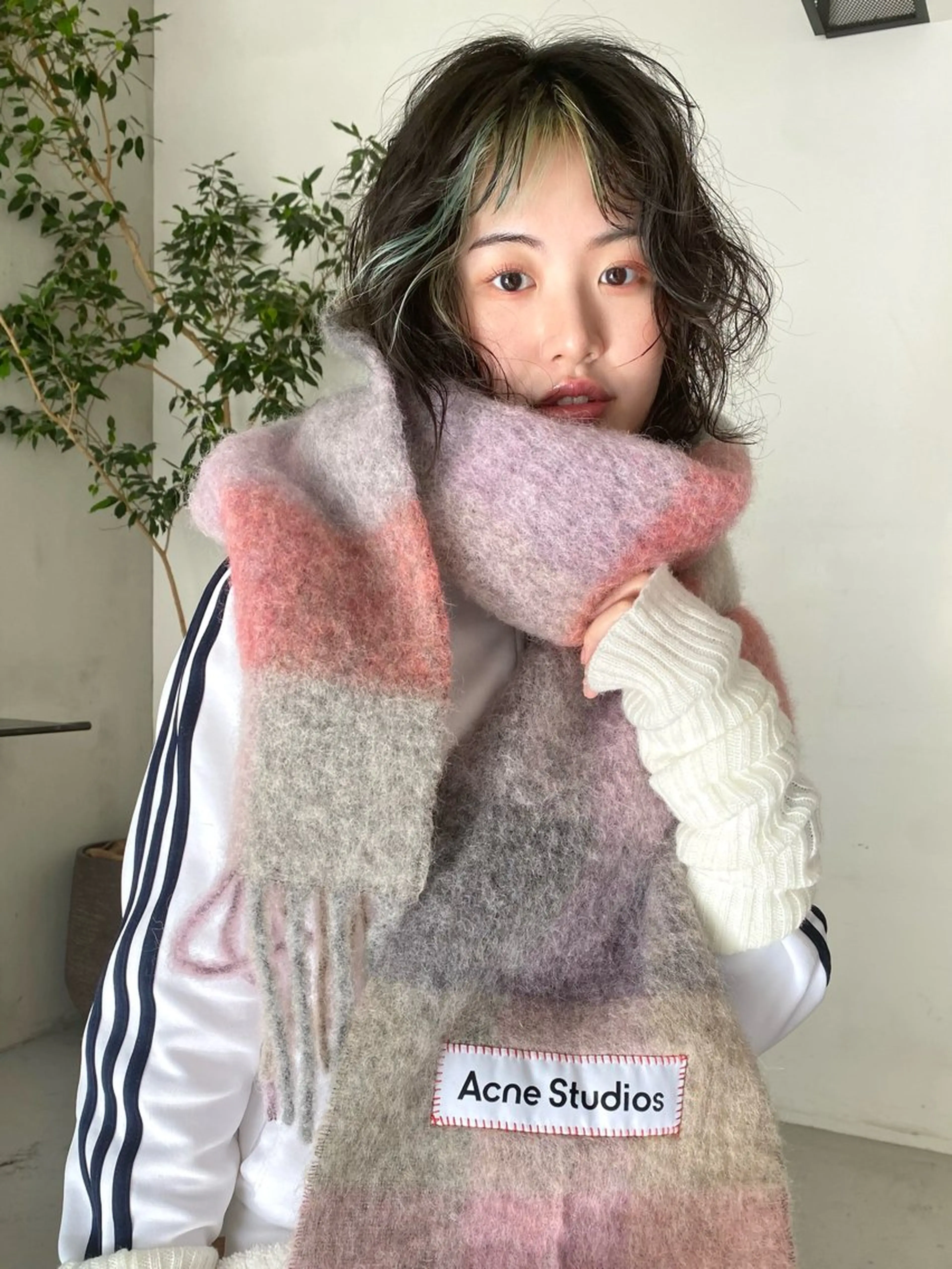 ショート カラー 梅田のブリーチ特化 美容師KAI🥰のヘアスタイル