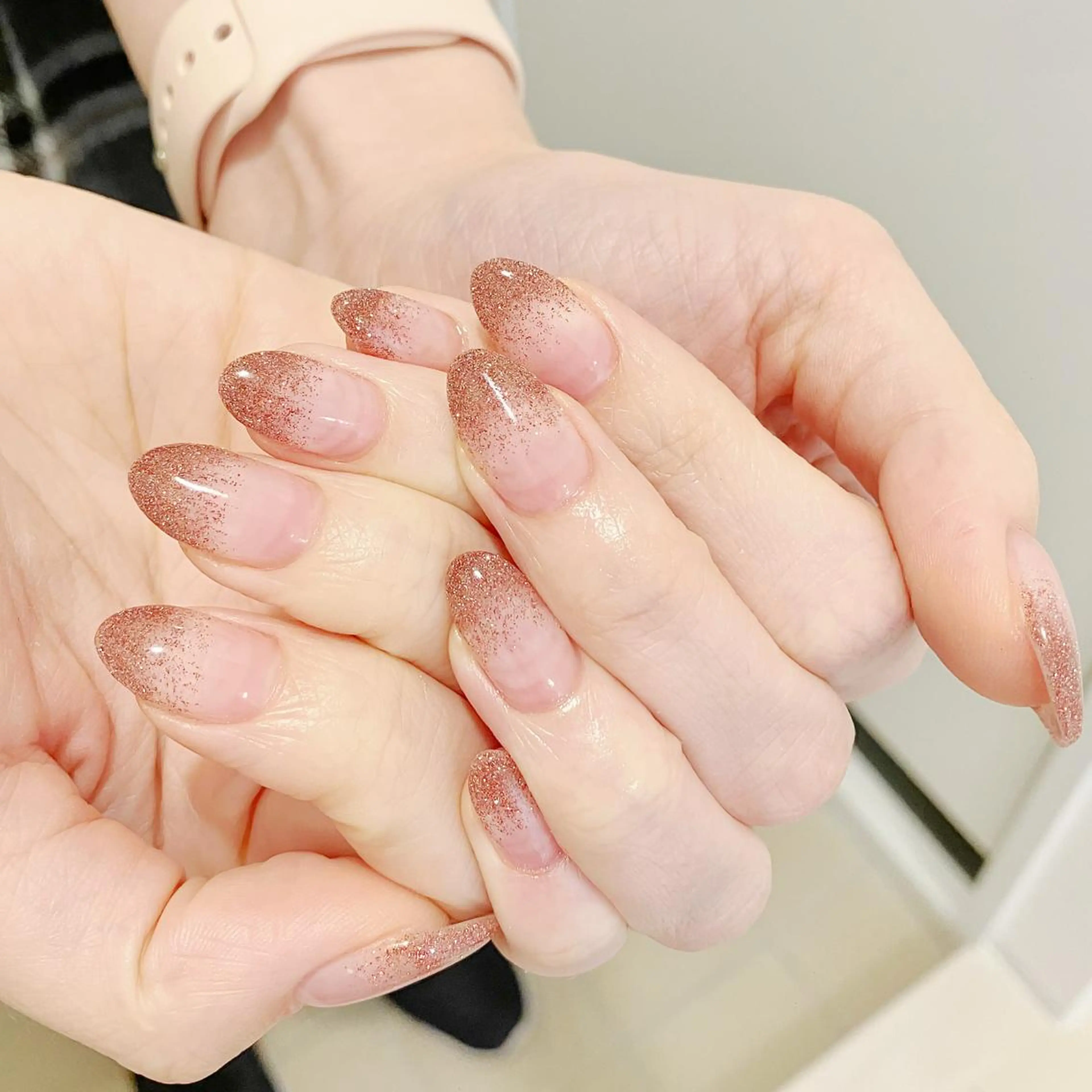 ネイル オーロラネイル フラッシュネイル ジェルネイル 氷ネイル・うるうるネイル キラキラネイル Amour baseのネイルデザイン