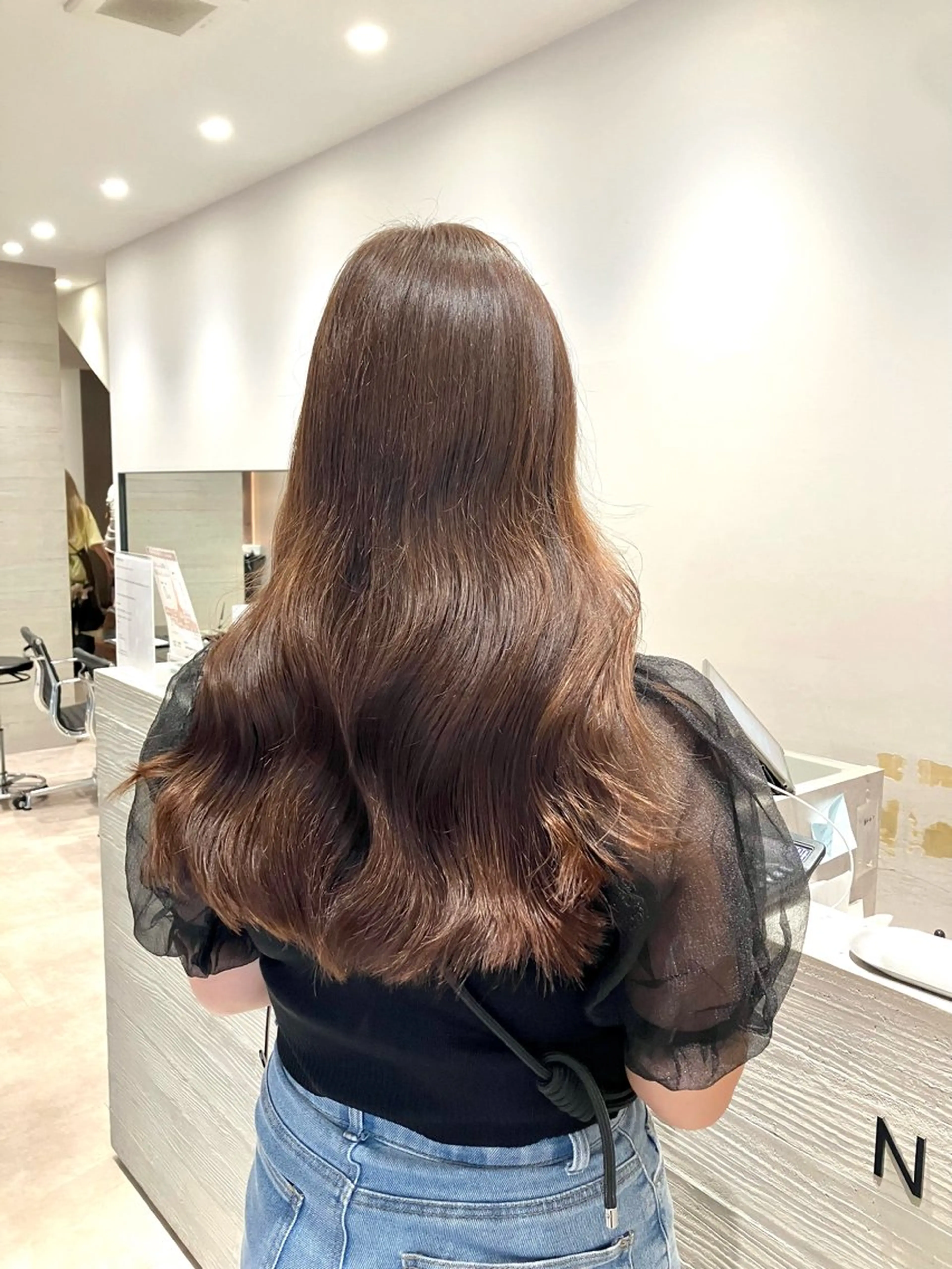 ロング カラー ブラウンカラー サキ🤍ハイトーン 🩰くびれ巻きヘアのヘアスタイル