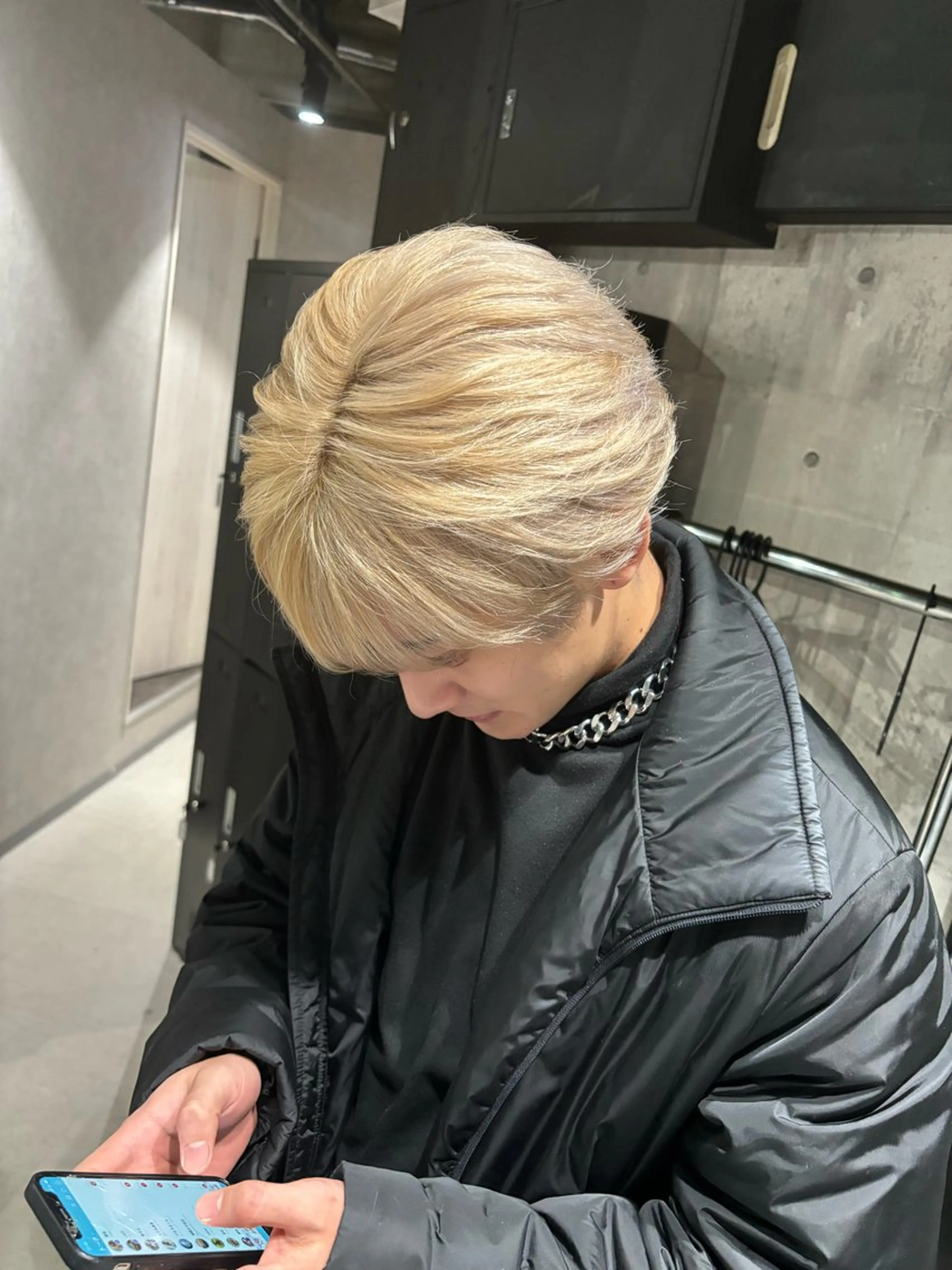 カラー メンズ ブロンド ホワイトブロンド カット ヘアカラー トリートメント _white【京橋店】所属・_WHITE / KENTOのヘアスタイル