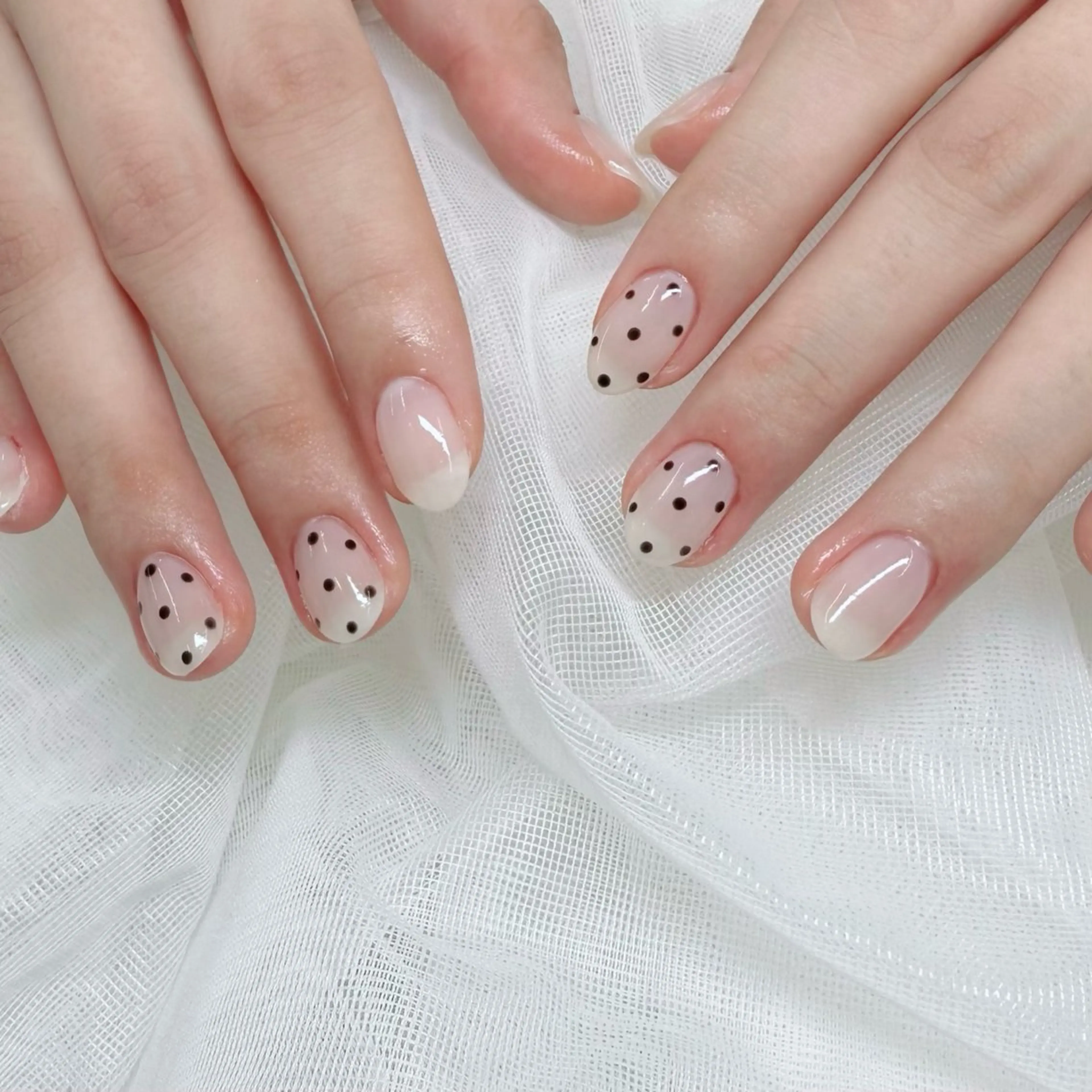 ネイル アートネイル ドット オフィスネイル ワンカラーネイル シンプルネイル ハンドネイル Amie NAILのネイルデザイン