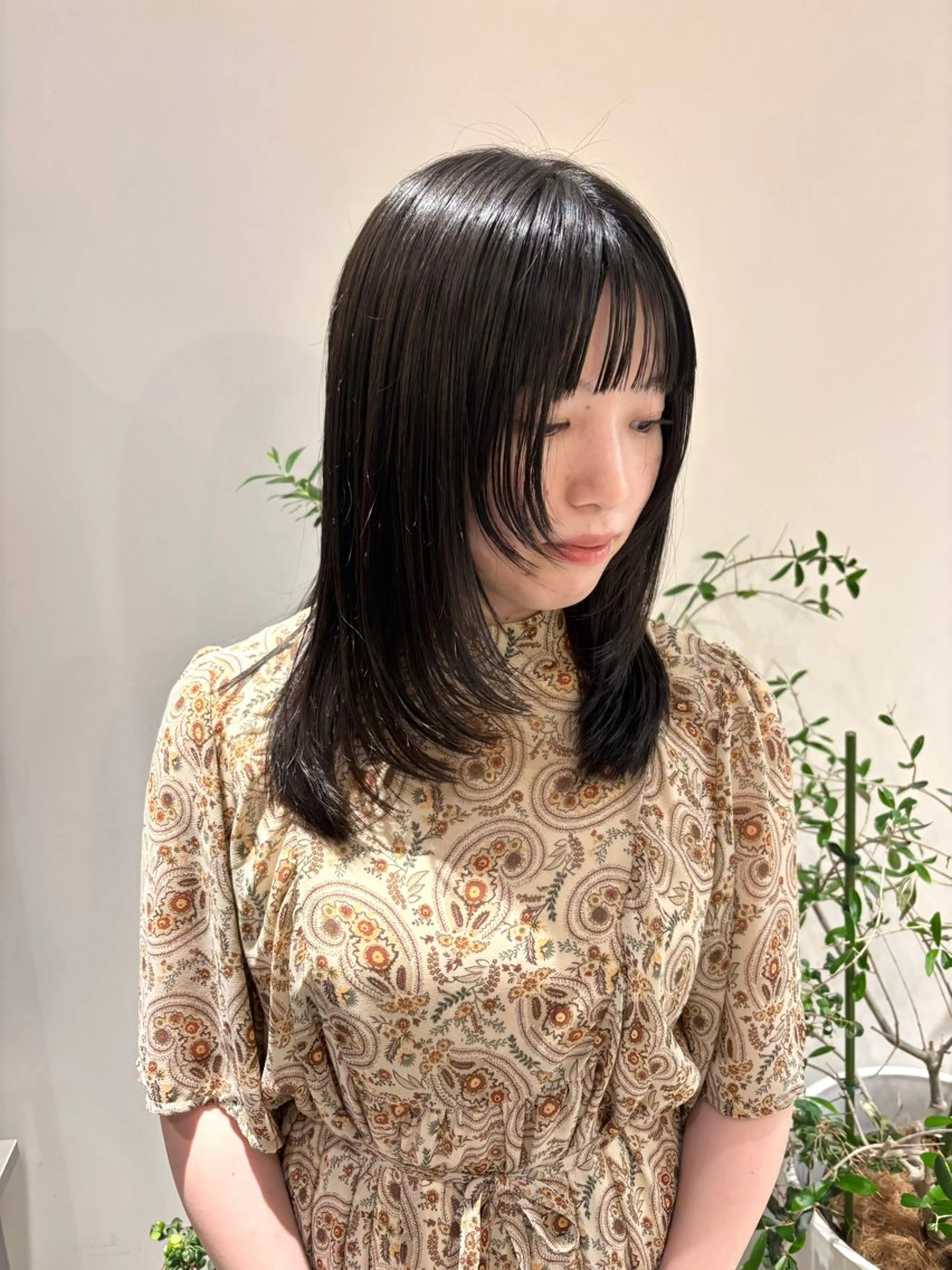 ミディアム カラー 顔周りカット レイヤーカット 小顔カット カット ヘアカラー 透明感カラー/ レイヤーkotonoのヘアスタイル