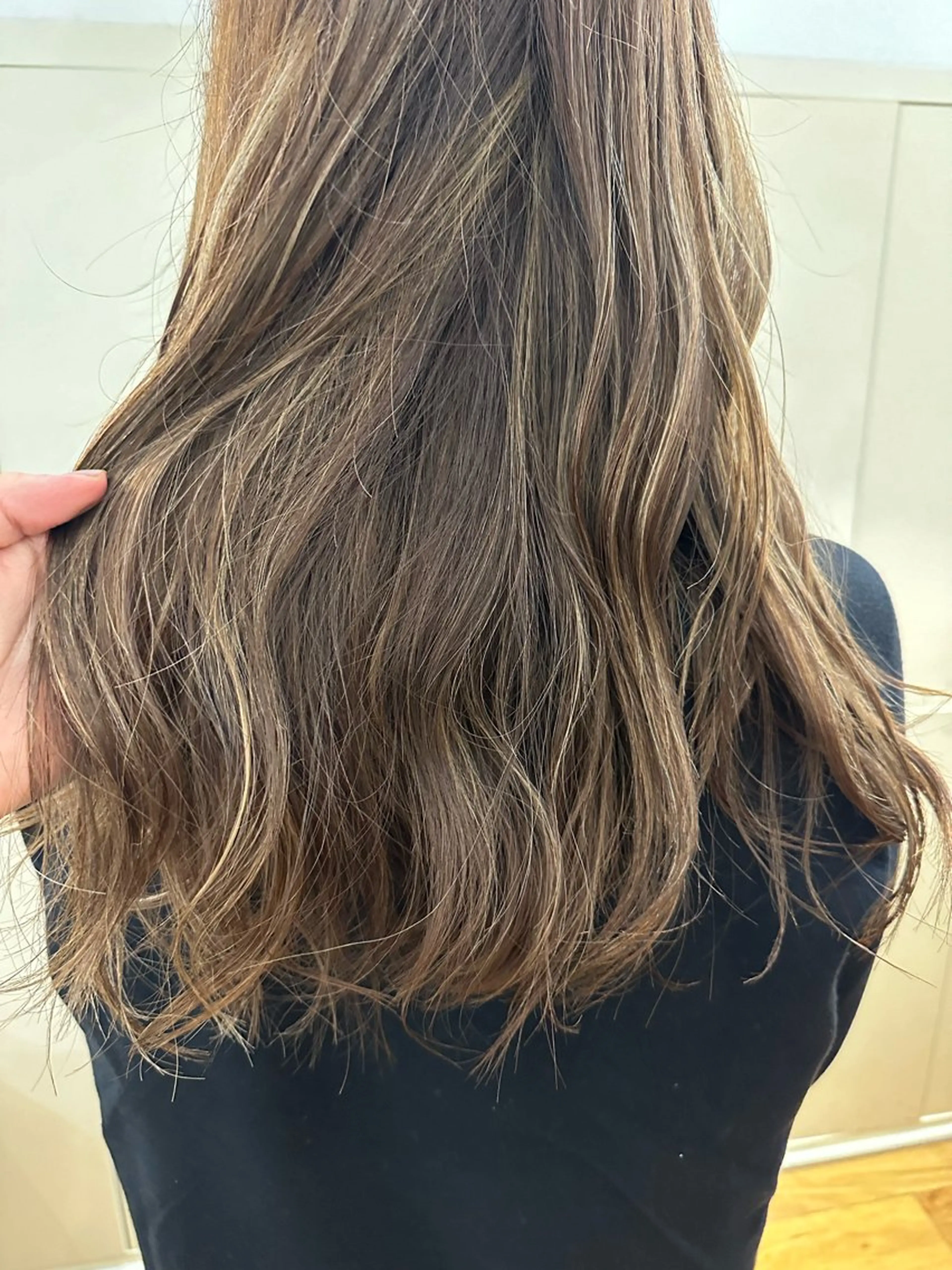 ロング カラー ハイライトカラー ハイライト ヘアカラー トリートメント 安藤 太一のヘアスタイル