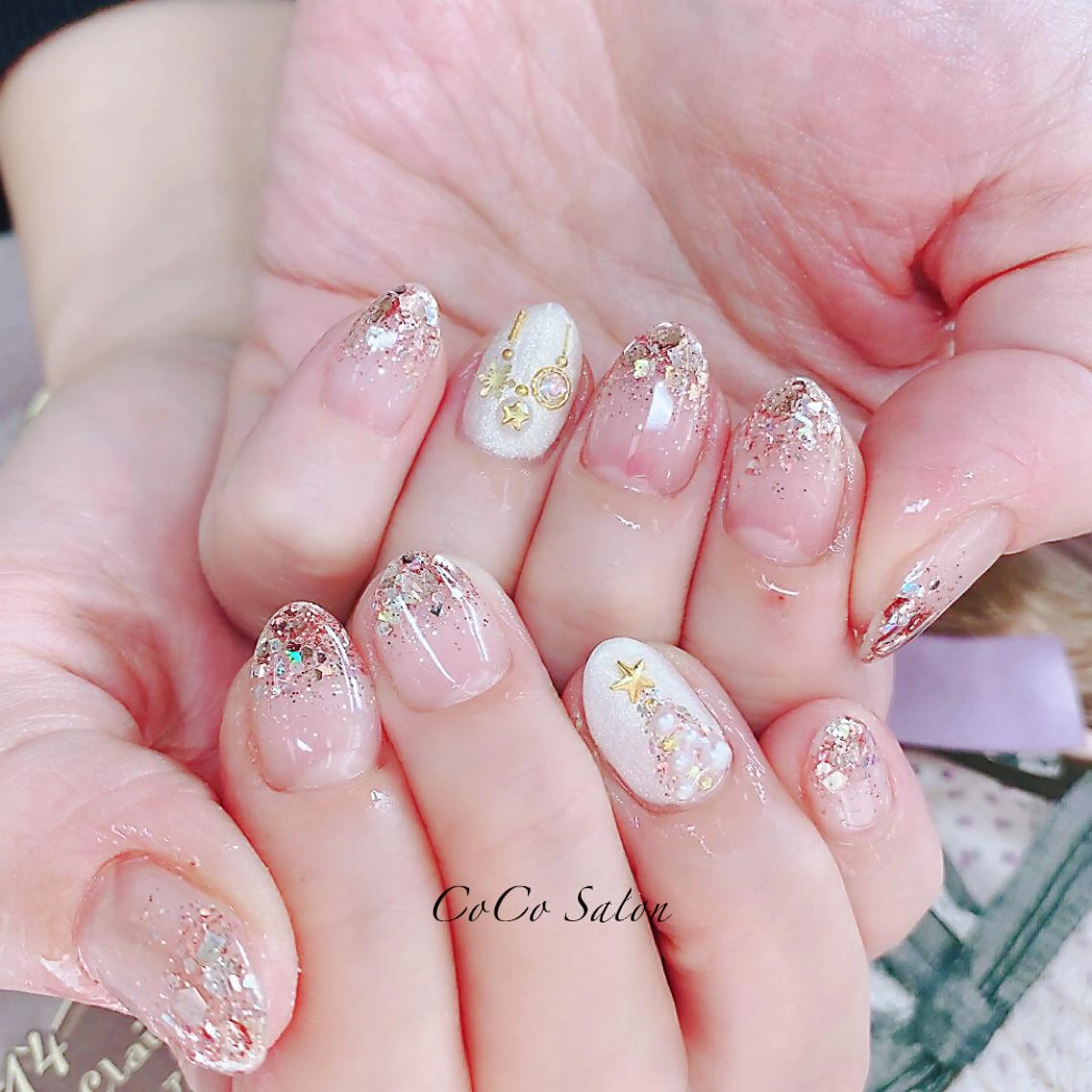 ネイル 長さ出し ジェルネイル ゴールド グラデーション ホログラムネイル ハンドネイル CoCoSalon ネイル/まつ毛予約のネイルデザイン