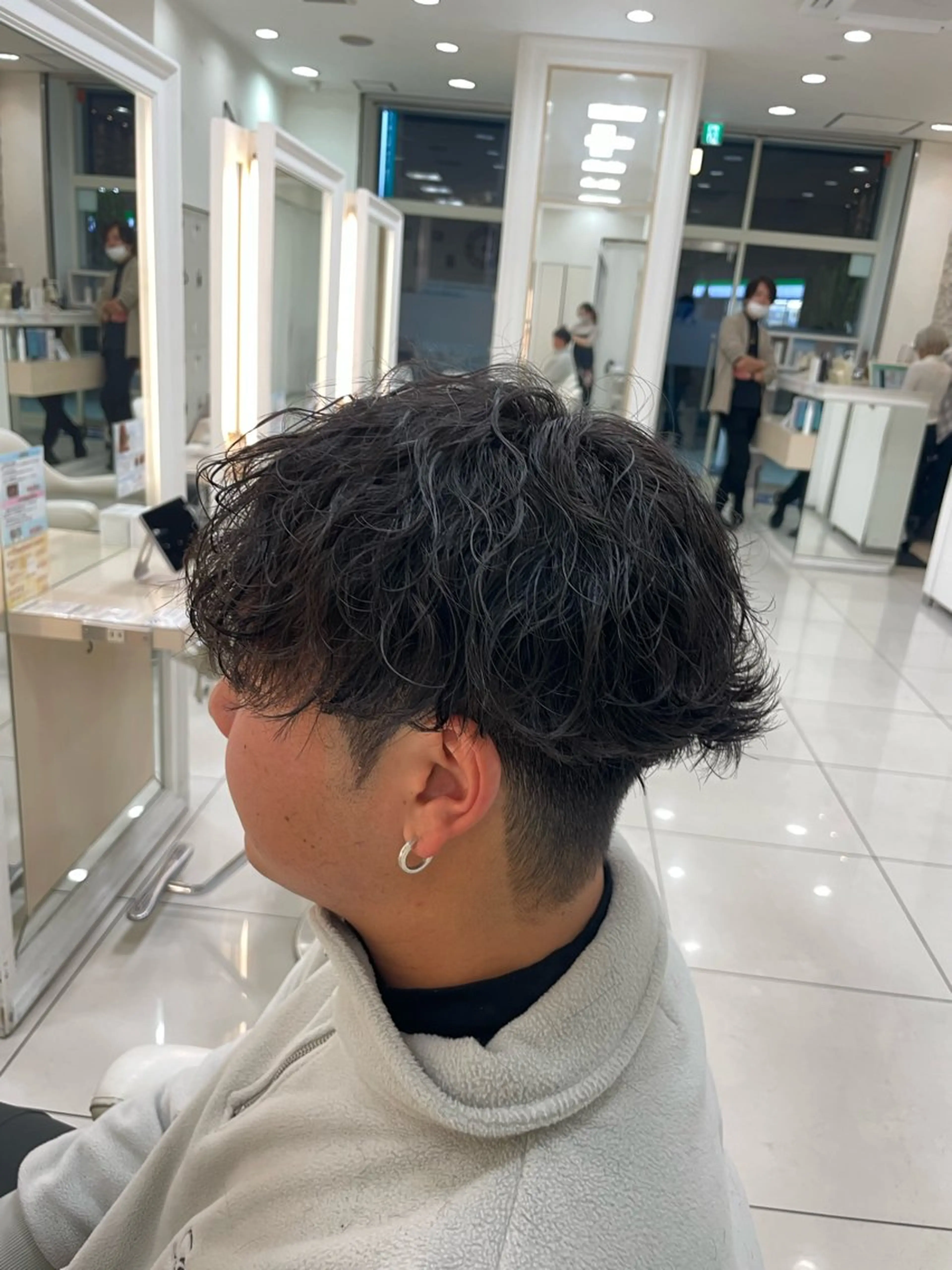 パーマ メンズ メンズパーマ 波巻きパーマ 崎山 紗吏のヘアスタイル