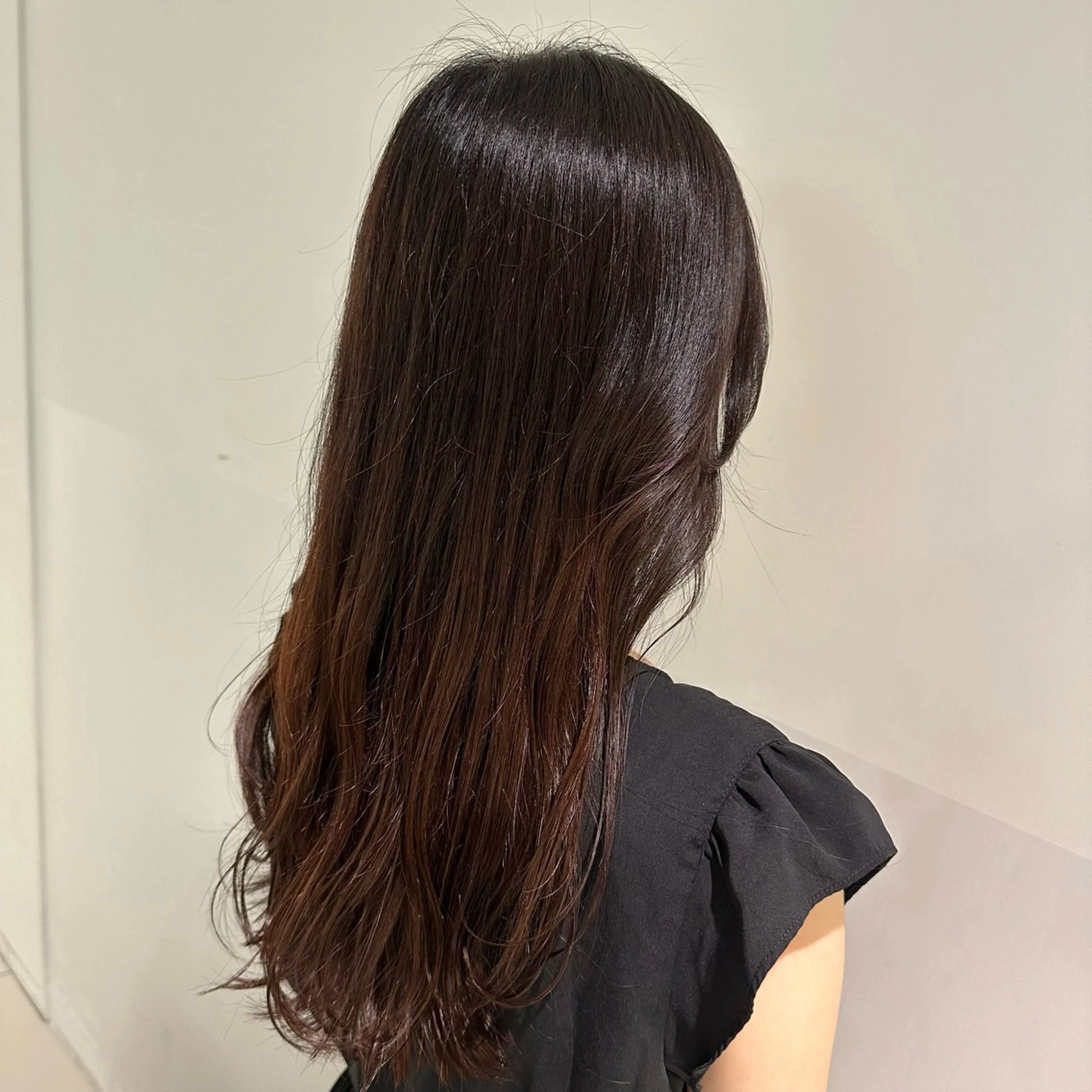 ロング 顔まわりレイヤー レイヤーカット 冨田 貴大のヘアスタイル