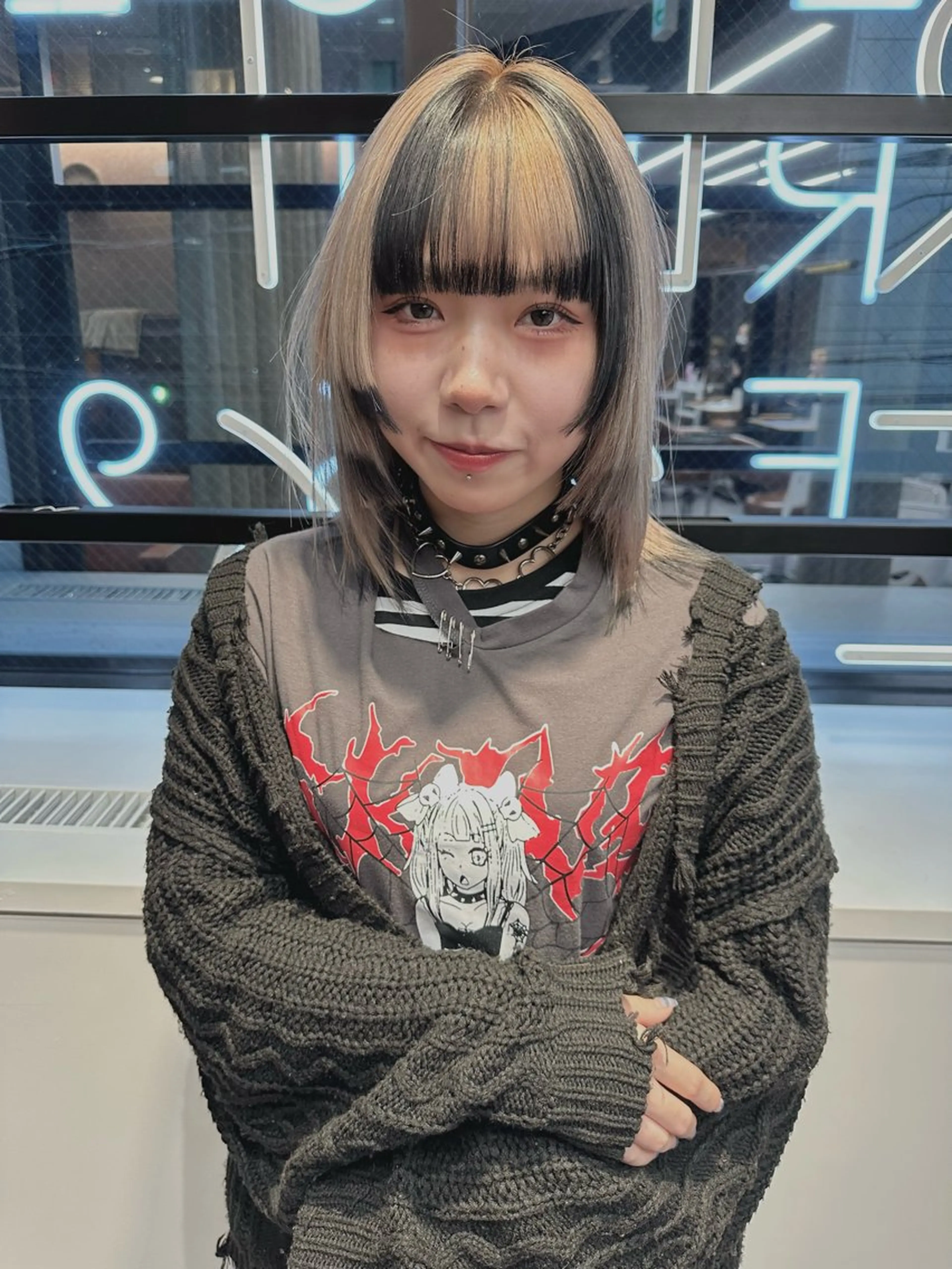 セミロング カラー ウルフとハイトーン みっちー✂️のヘアスタイル