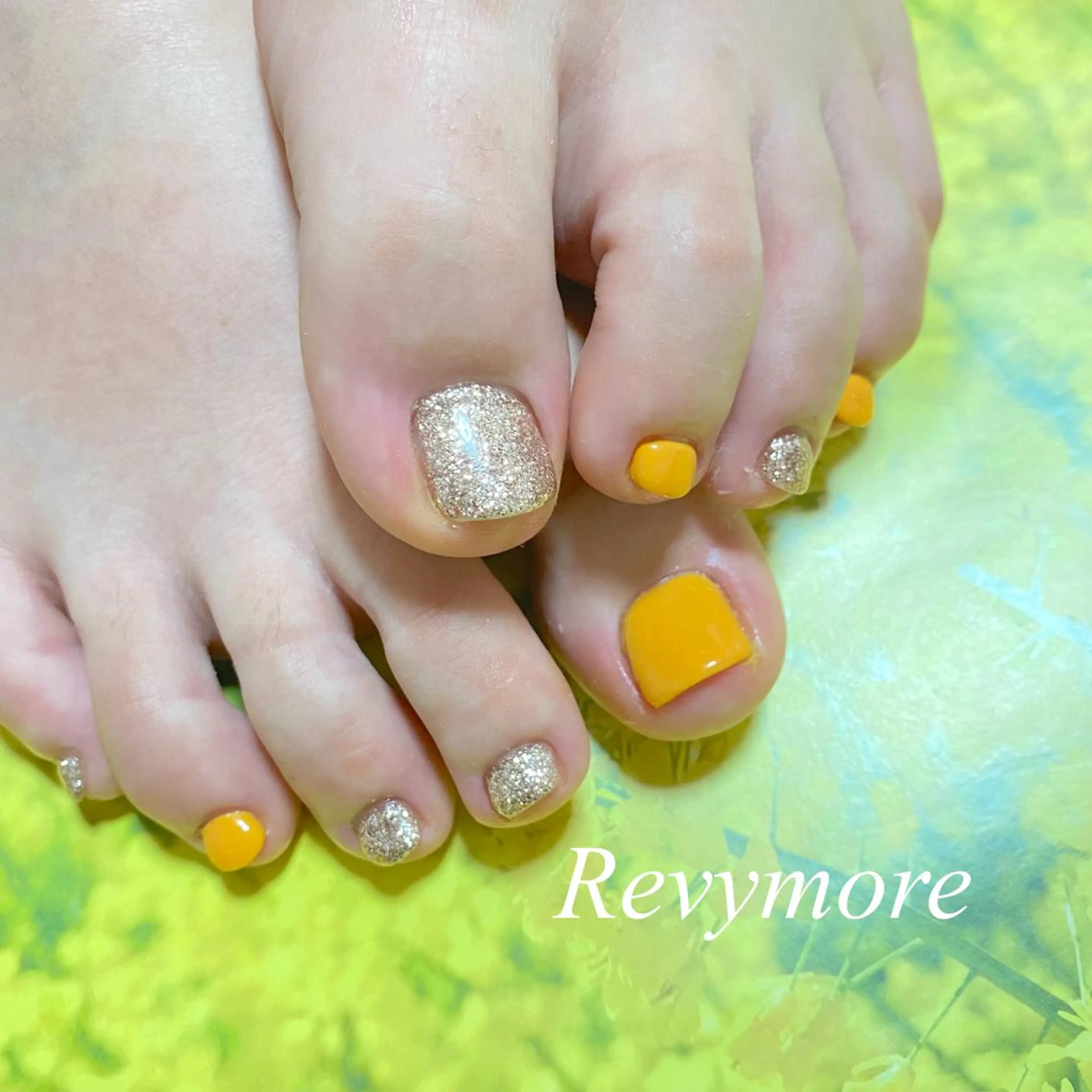 ミディアム ネイル ジェルネイル ニュアンスネイル オフィスネイル オレンジ シンプルネイル nail salon Revymore所属・nail salon Revymoreのネイルデザイン