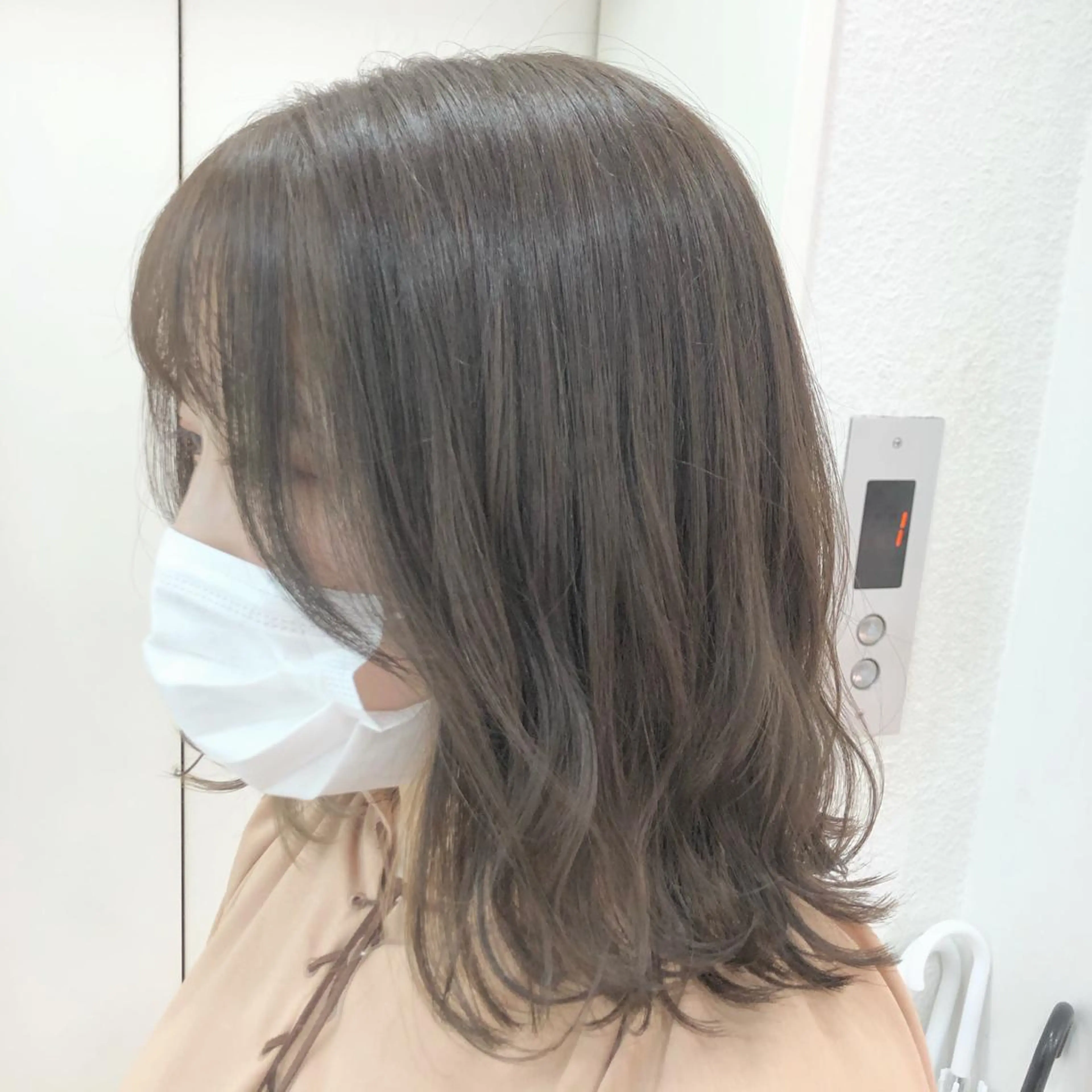 ミディアム カラー TRENCH　相澤 果歩のヘアスタイル