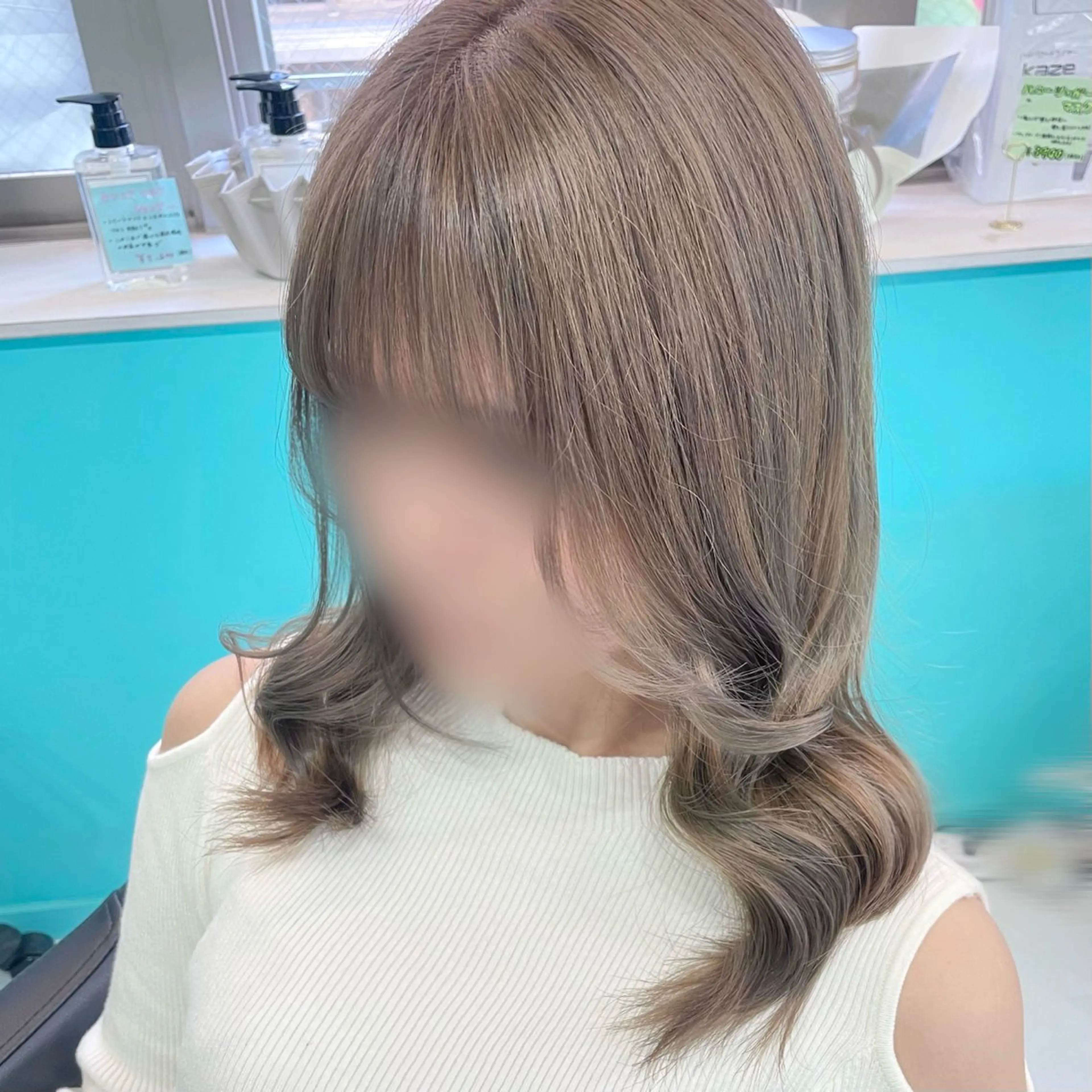 ミディアム カラー グレージュ イヤリングカラー 🫧Natsukiのヘアスタイル