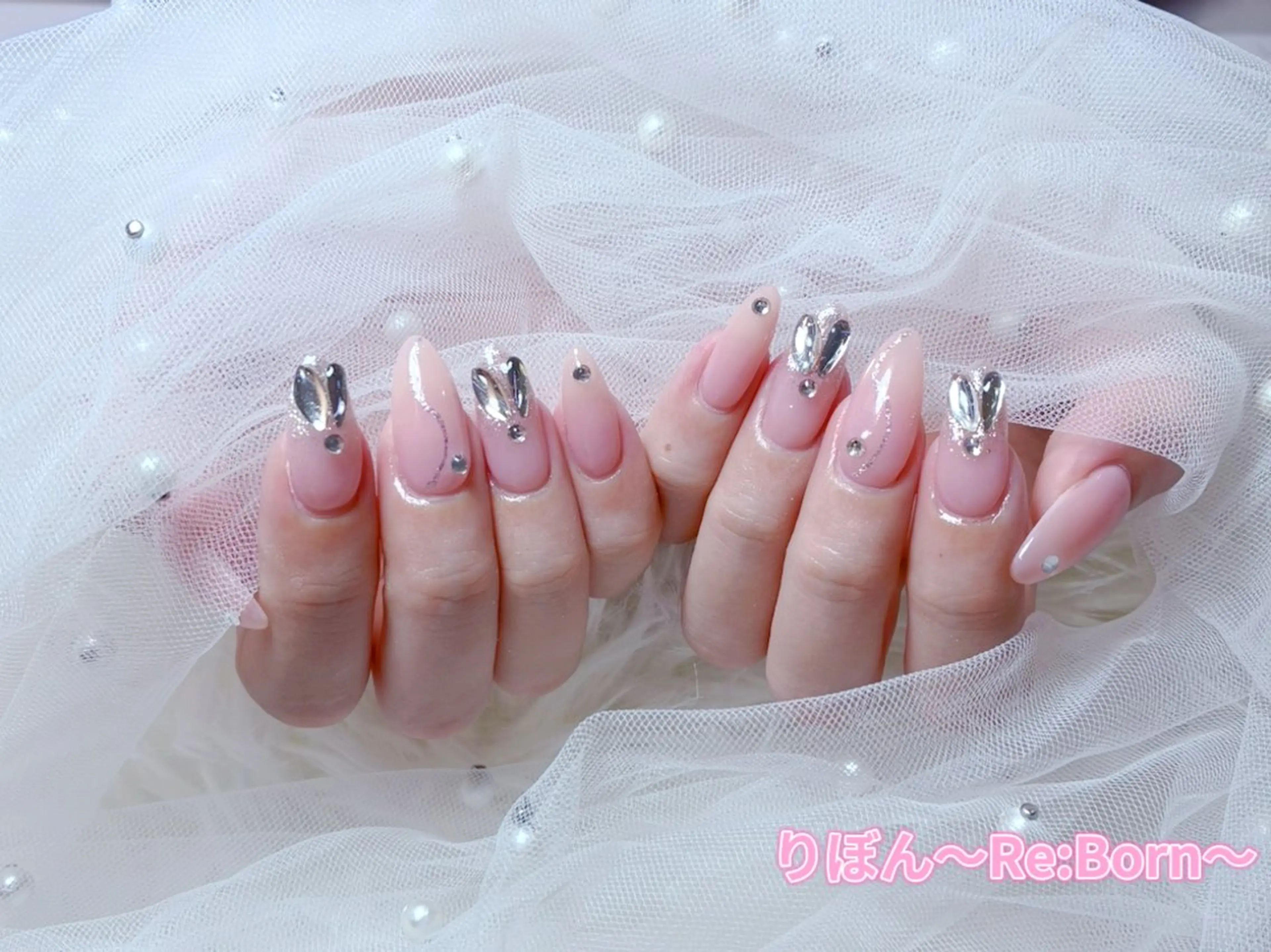 ミディアム 韓国風ヘア ハンドネイル りぼん Re:Bonrのネイルデザイン