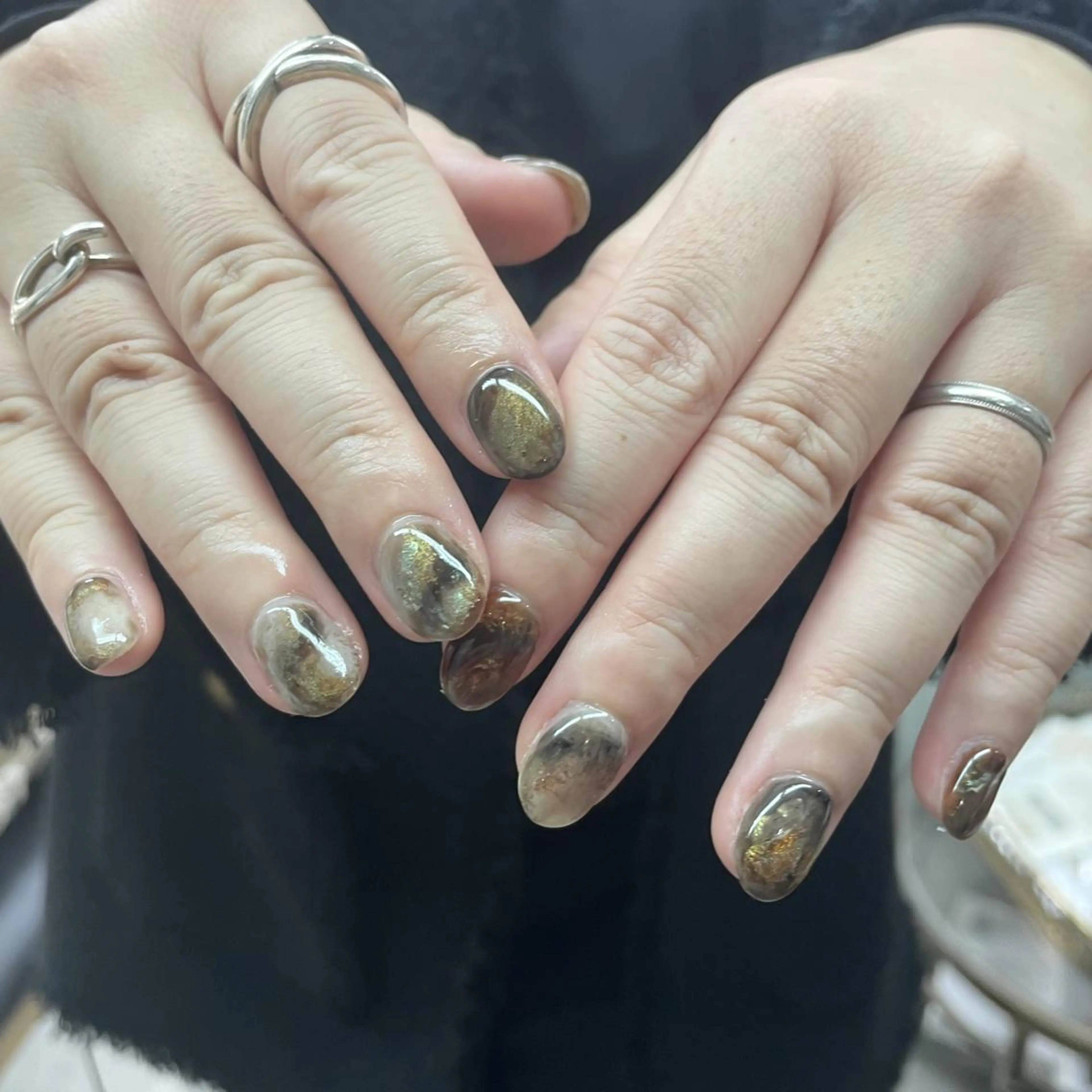 ネイル アートネイル べっ甲ネイル ジェルネイル グリーン マグネットネイル nailstudio eviz新宿店のネイルデザイン