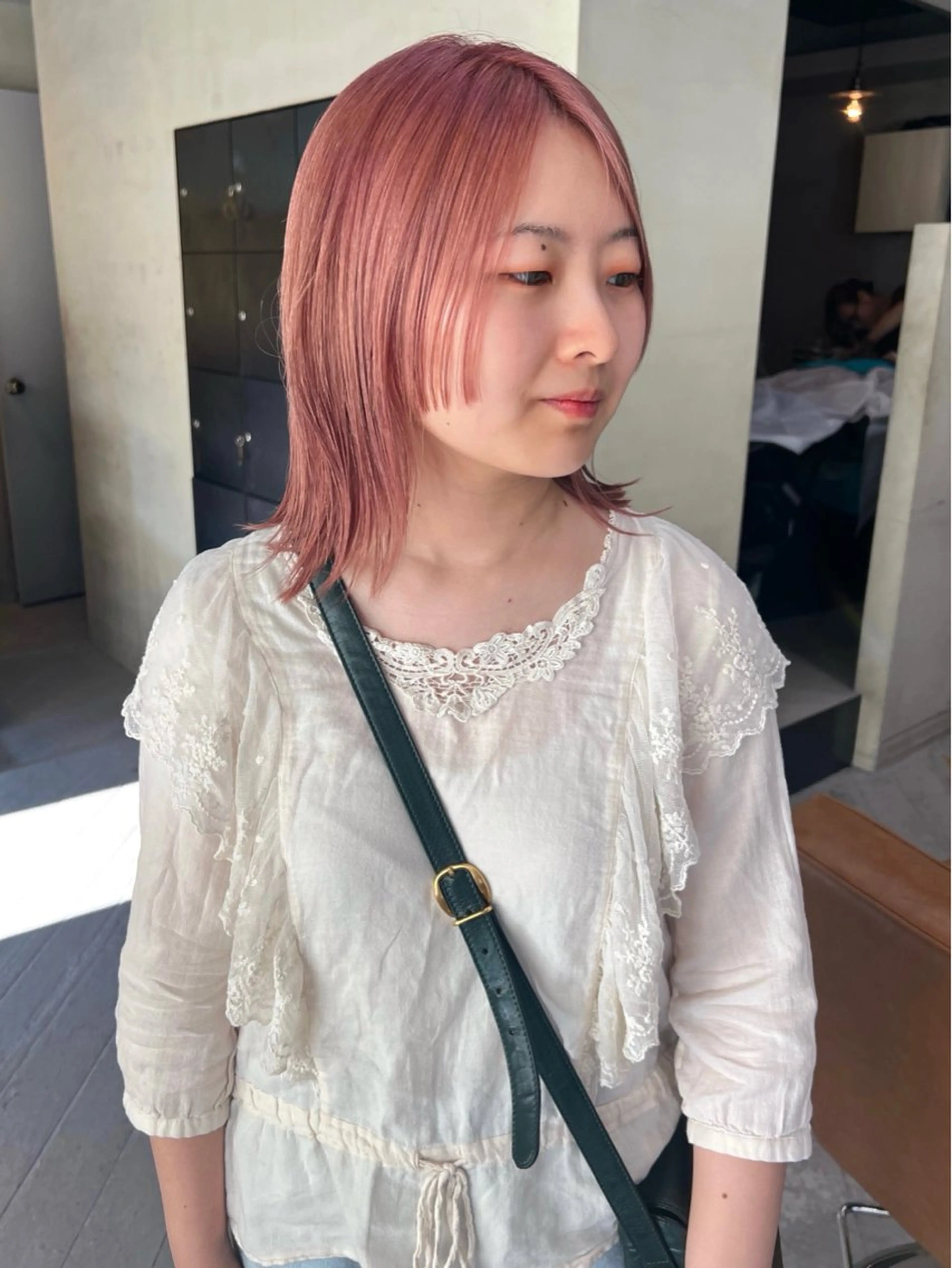 セミロング カラー ブリーチ ケアブリーチ ハイトーンカラー ピンクカラー カット ヘアカラー saki / ボブ /ベージュ系カラーのヘアスタイル