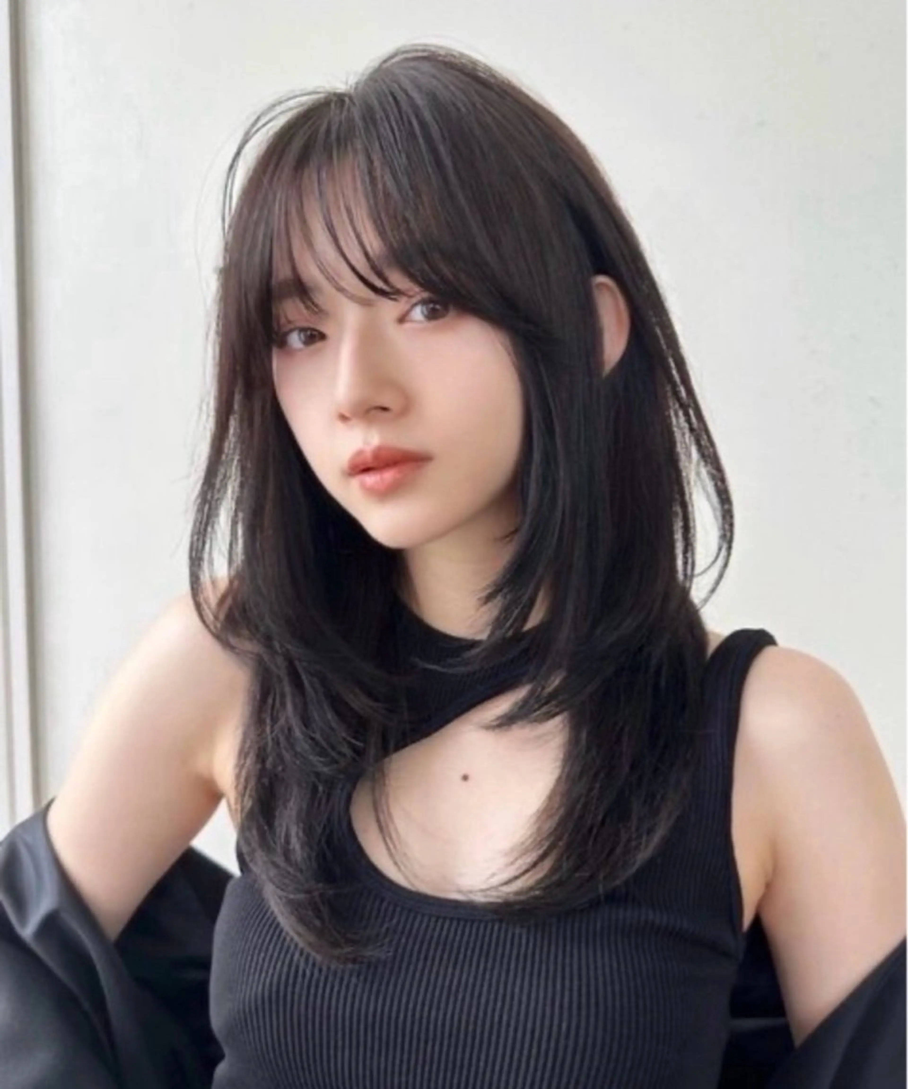 セミロング レイヤーカット りく レイヤーカット ケアブリーチのヘアスタイル