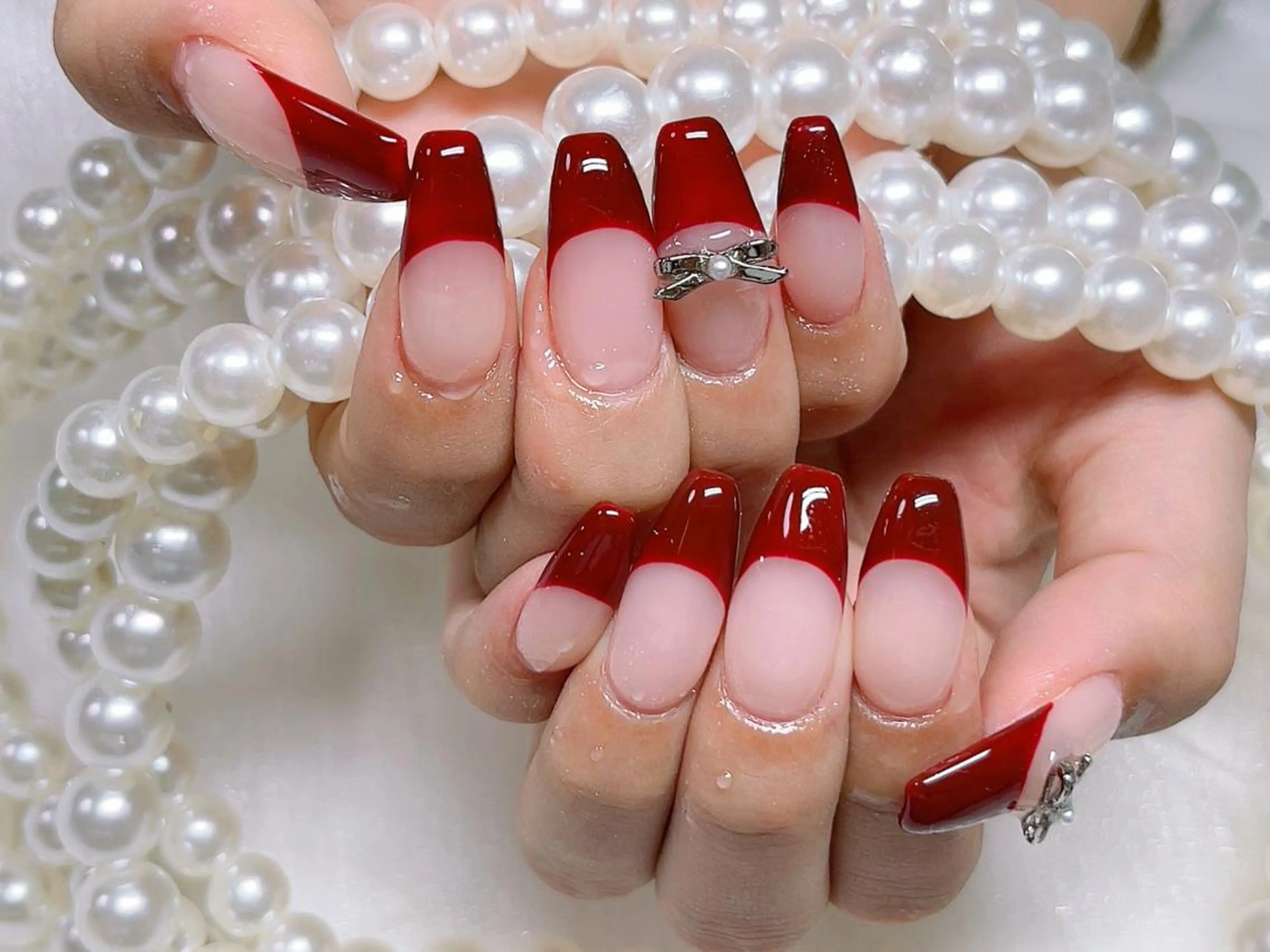 ネイル オーロラネイル 長さ出し フレンチネイル ガーリー キラキラネイル nanako nailのネイルデザイン
