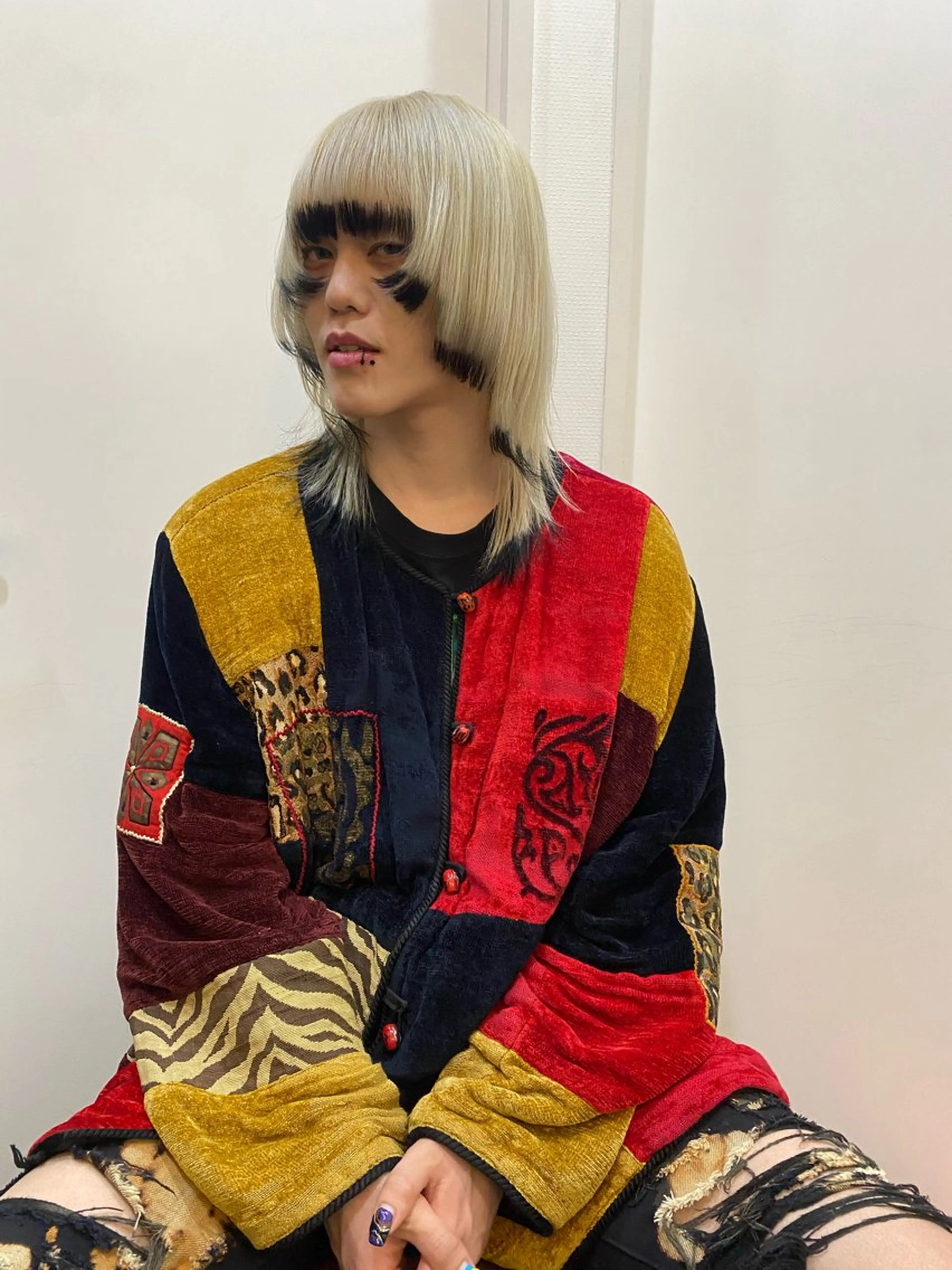 セミロング カラー メンズ メンズハイトーン メンズウルフカット デザインカラー ハイトーンカラー 姫カット アトム/ウルフ パーマ/レイヤーのヘアスタイル