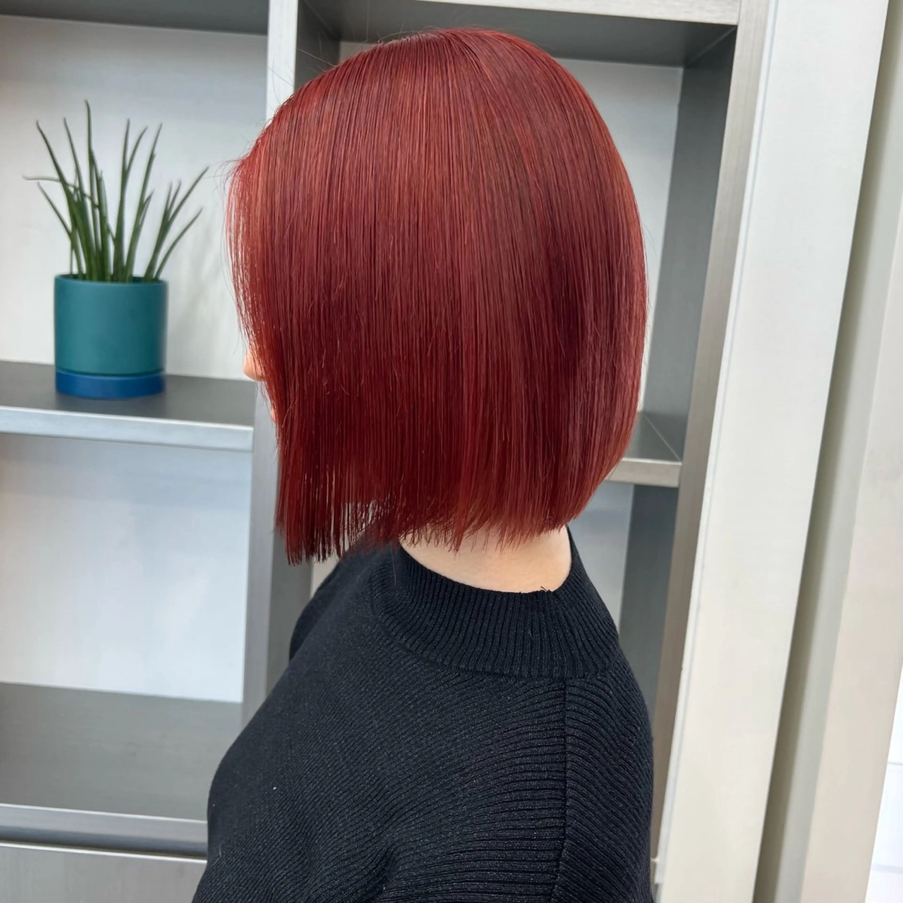 ミディアム カラー ブリーチ ダブルカラー レッドカラー 🌼動き×透明感🩵 ハイトーン/ナナのヘアスタイル