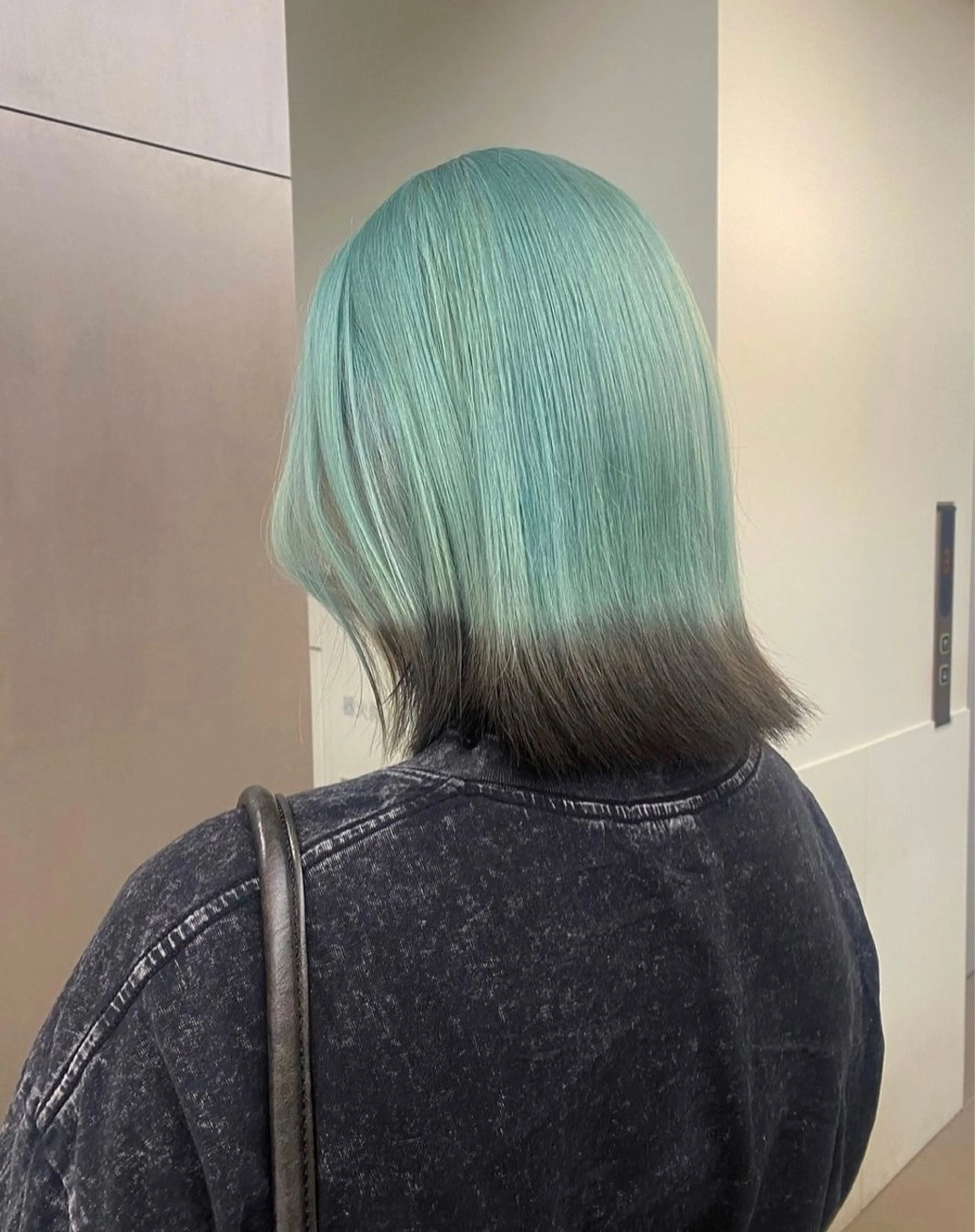 セミロング カラー ブリーチ デザインカラー ミント ハイトーン大好き 美容師🕊️aiのヘアスタイル