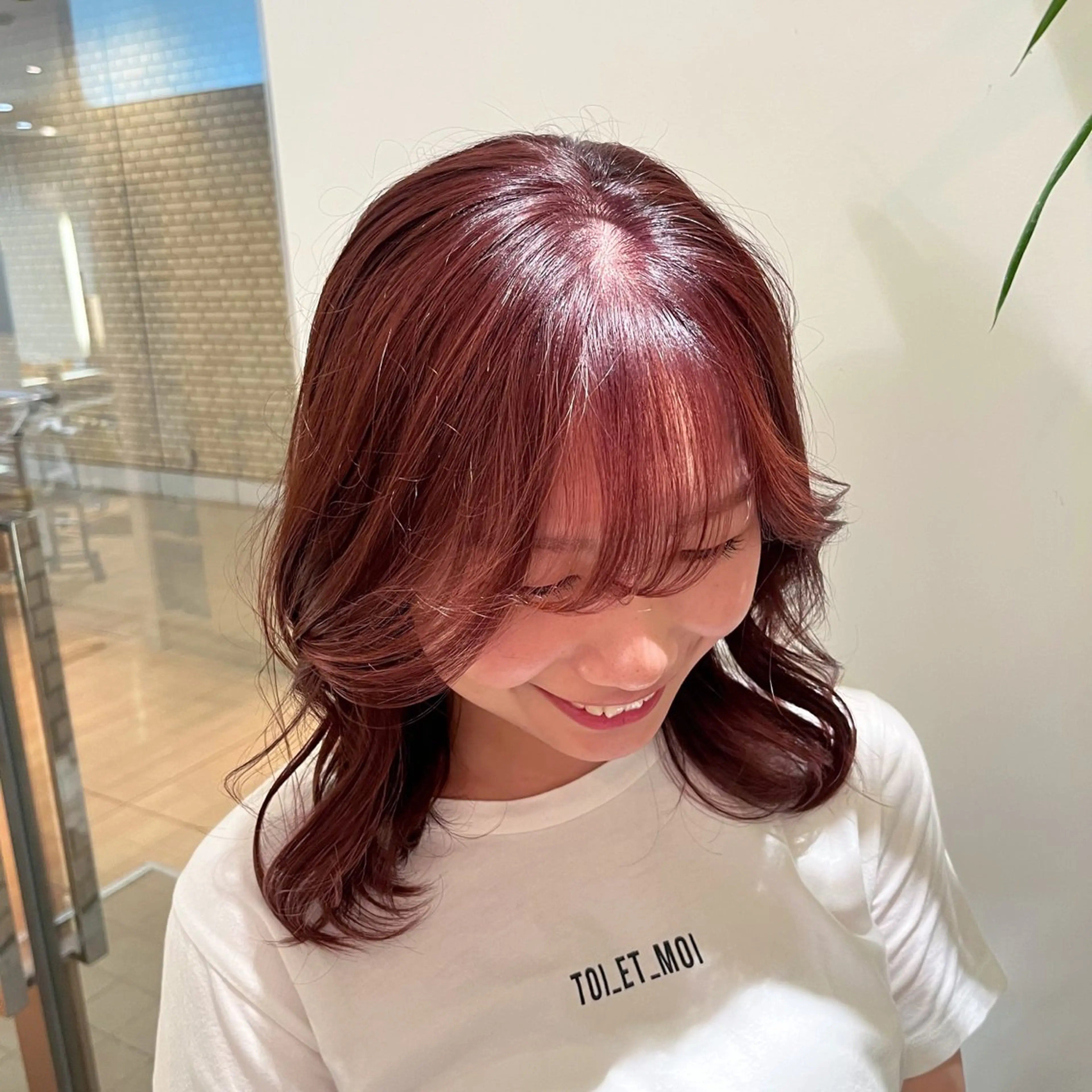 ミディアム nex the salon所属・くすみベージュ YUIのヘアスタイル