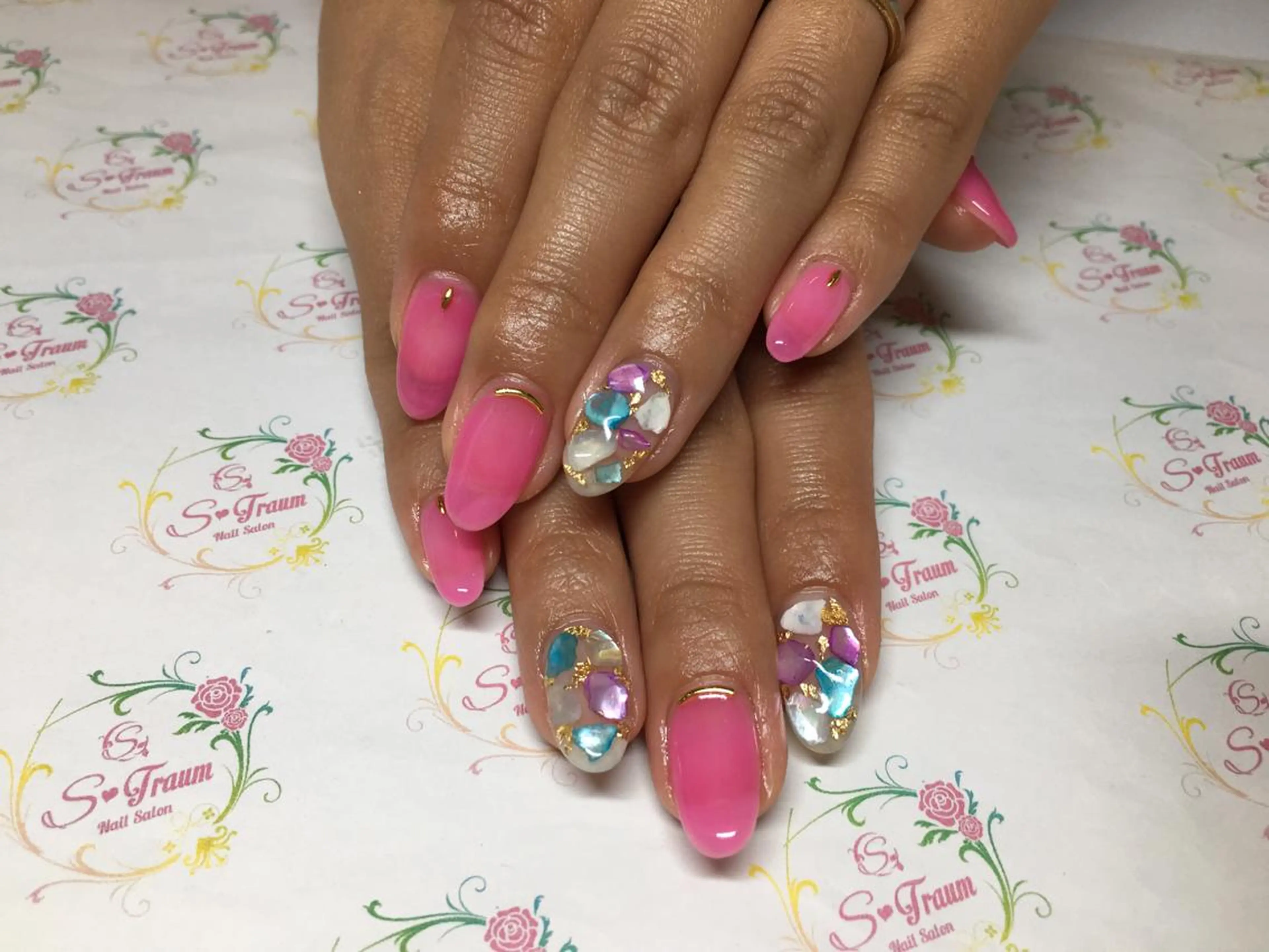 ネイル ストーンネイル 夏ネイル Nail Salon S-Traum所属・Nail Salon S-Traumのネイルデザイン