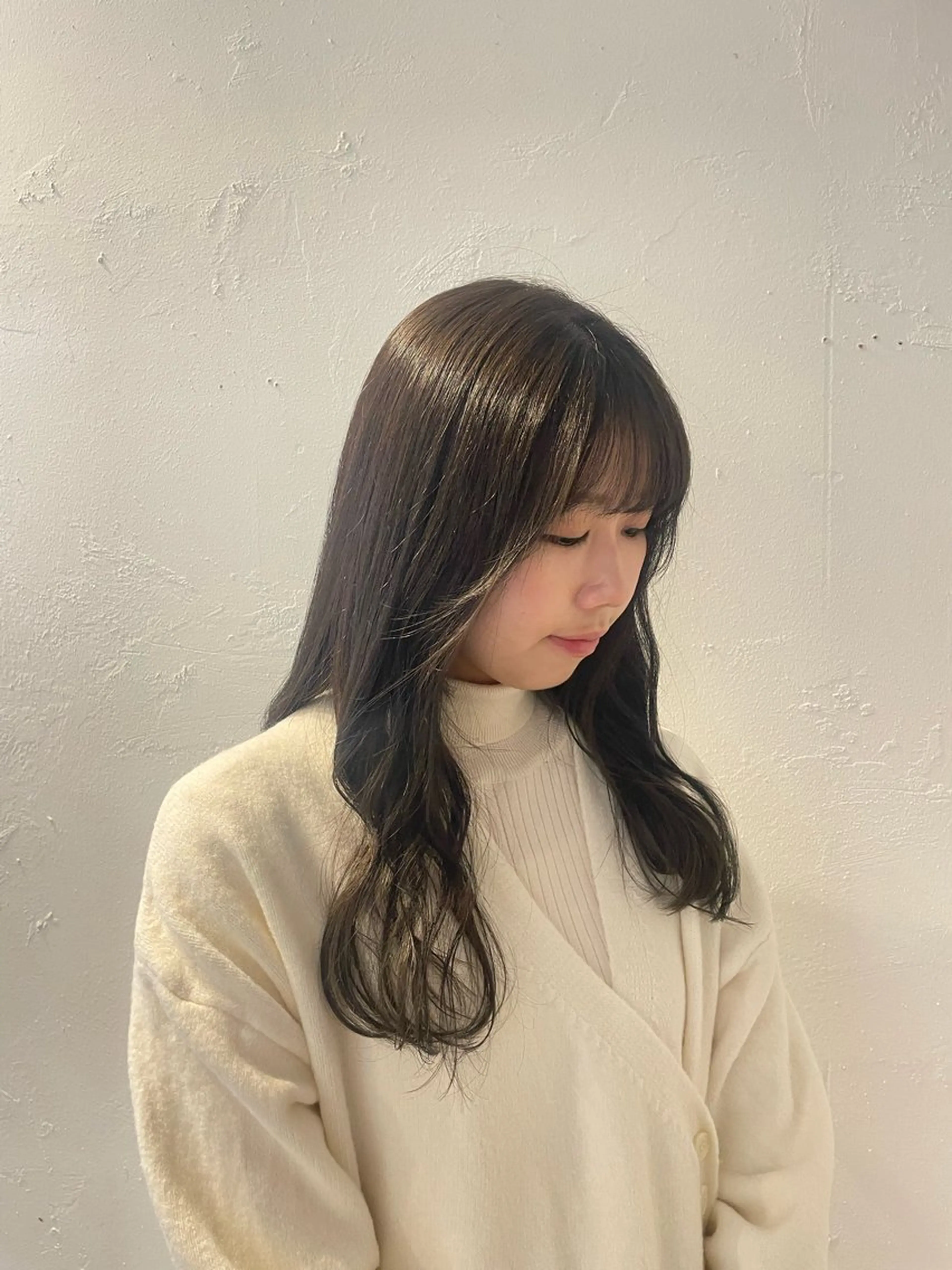 ロング カラー ヘアアレンジ ベージュカラー オリーブベージュ mina / 透明感ベージュカラーのヘアスタイル