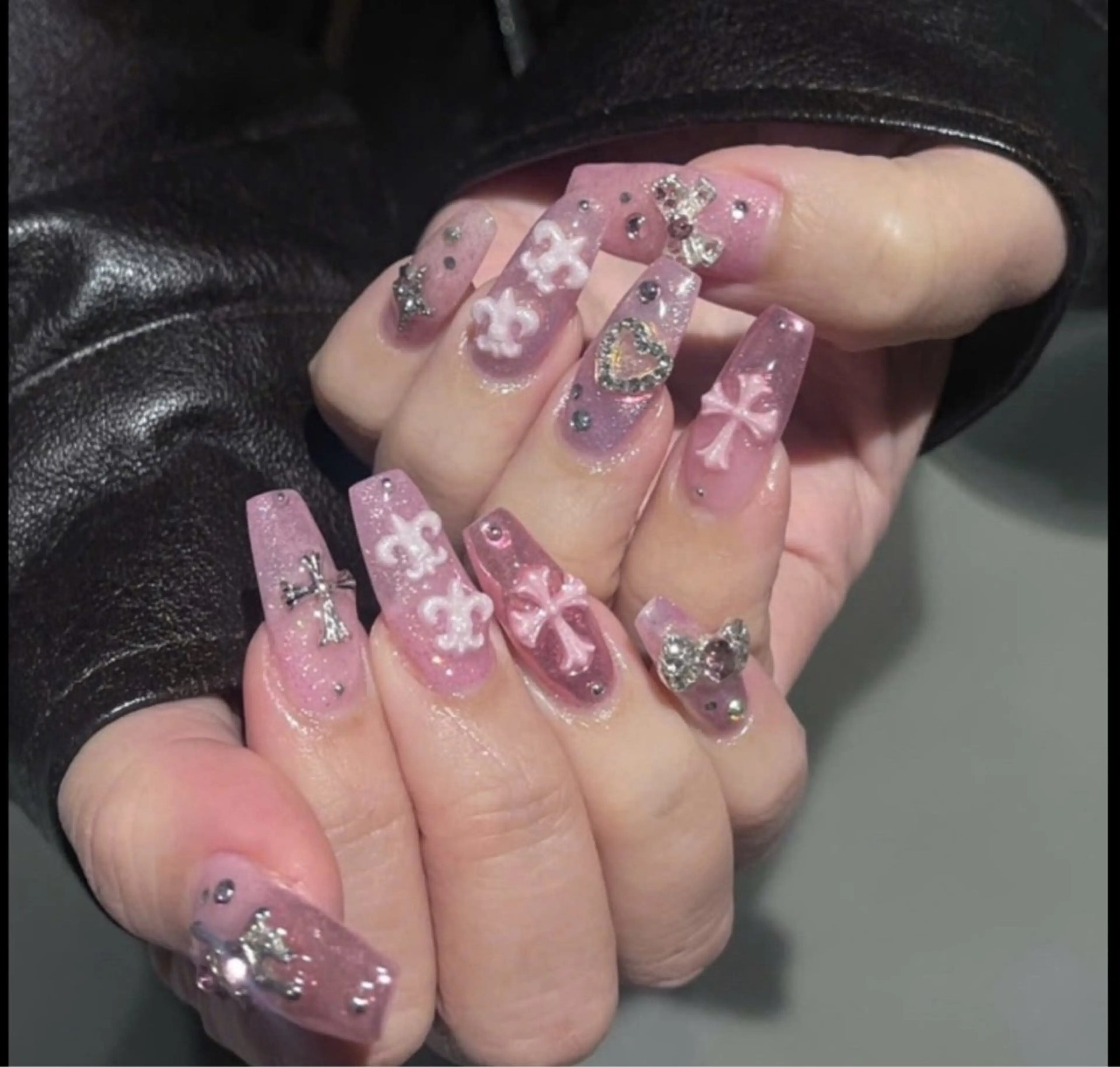 ネイル フレンチネイル キラキラネイル マグネットネイル ミラーネイル ニュアンスネイル ハンドネイル Lyn TA Nailのネイルデザイン