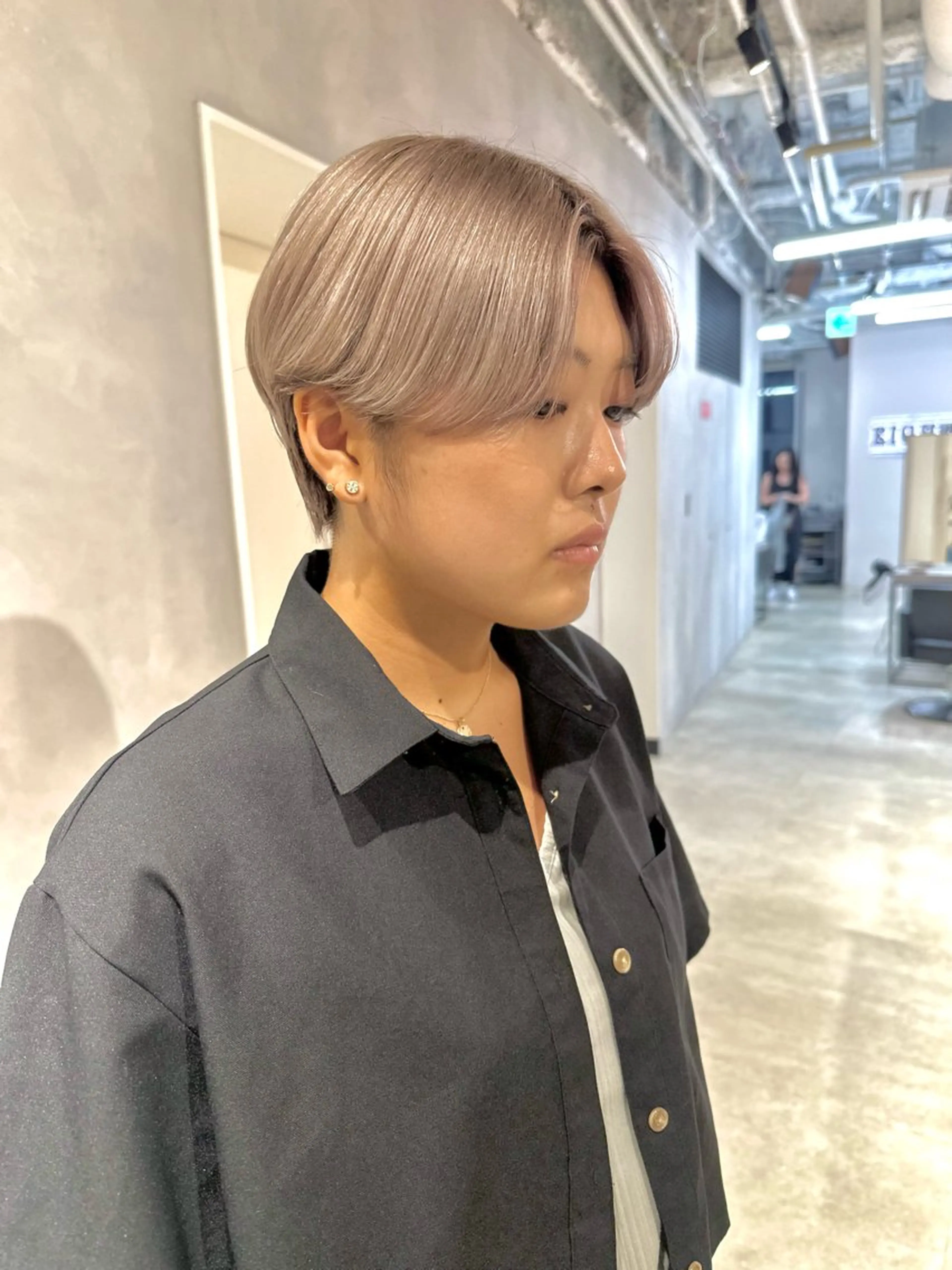 ショート カラー ベージュカラー ブリーチ ハイトーンカラー ショートヘア カット ヘアカラー トリートメント 似合わせ小顔ショート /akane🐰♥️のヘアスタイル