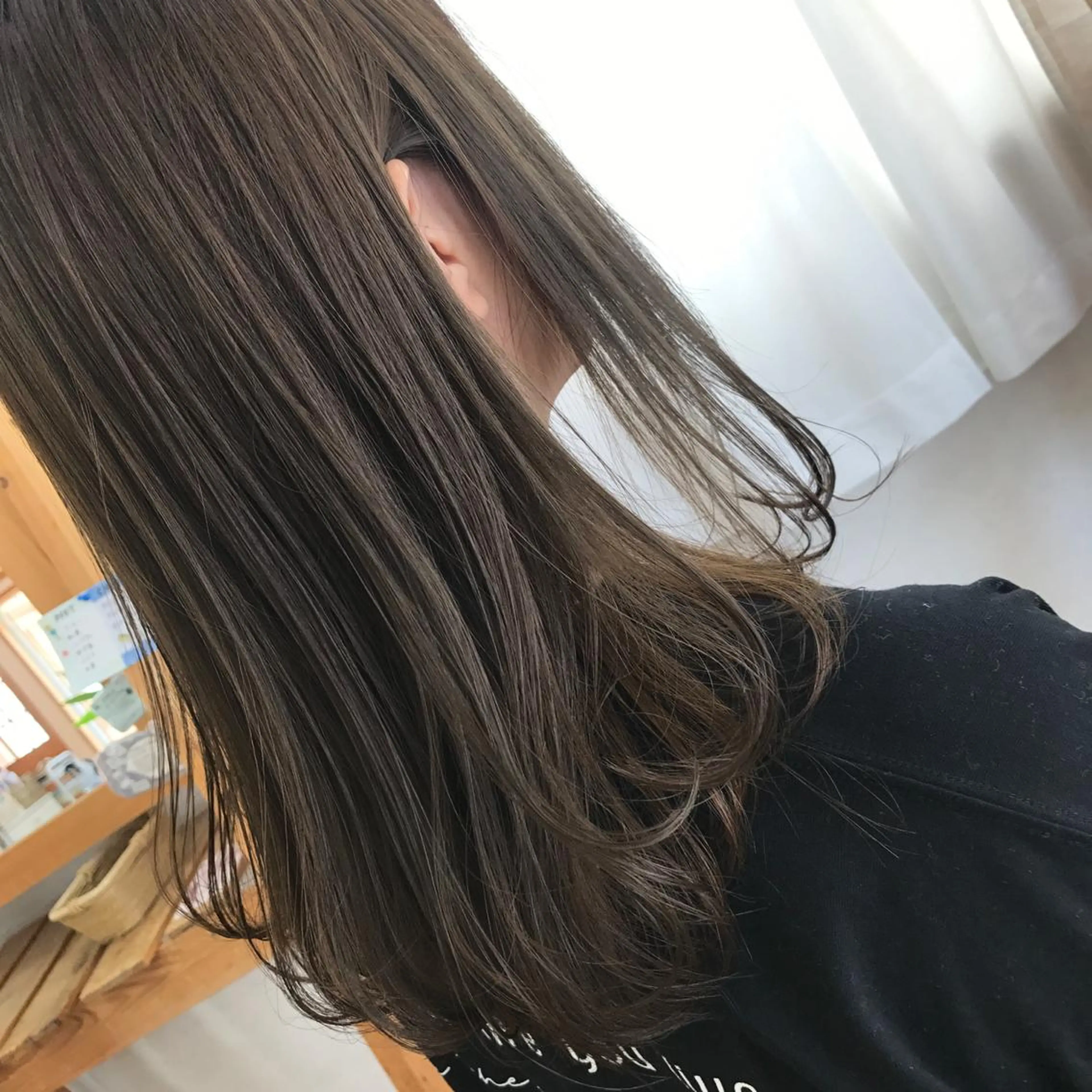 セミロング カラー グレージュ シアーグレージュ カット ヘアカラー 縮毛矯正 トリートメント 荒木 ひろかのヘアスタイル