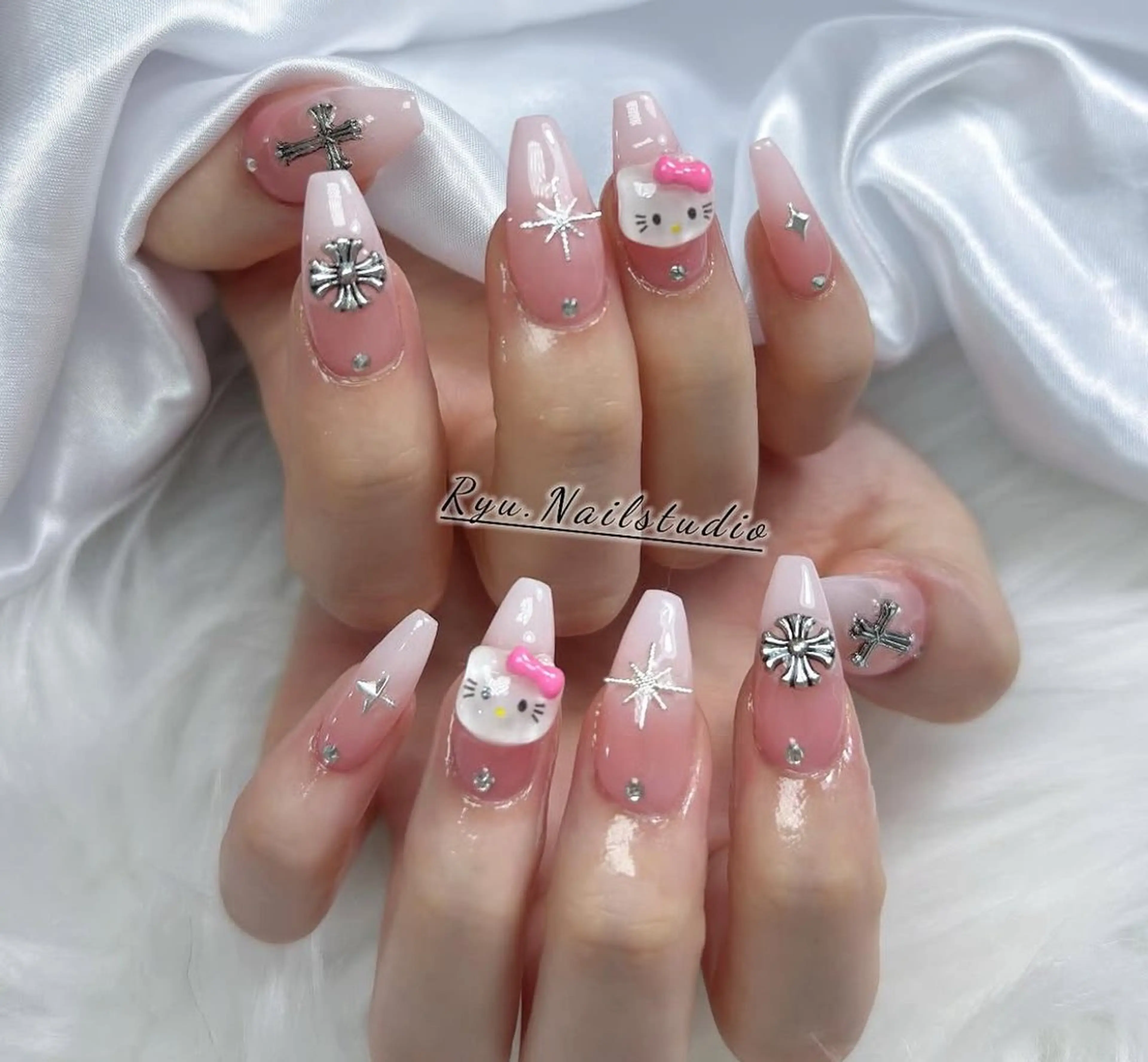 ネイル アートネイル フラワーネイル フレンチネイル ジェルネイル グラデーション ハンドネイル Ryunail所属・Ryu Nail NekoChanのネイルデザイン