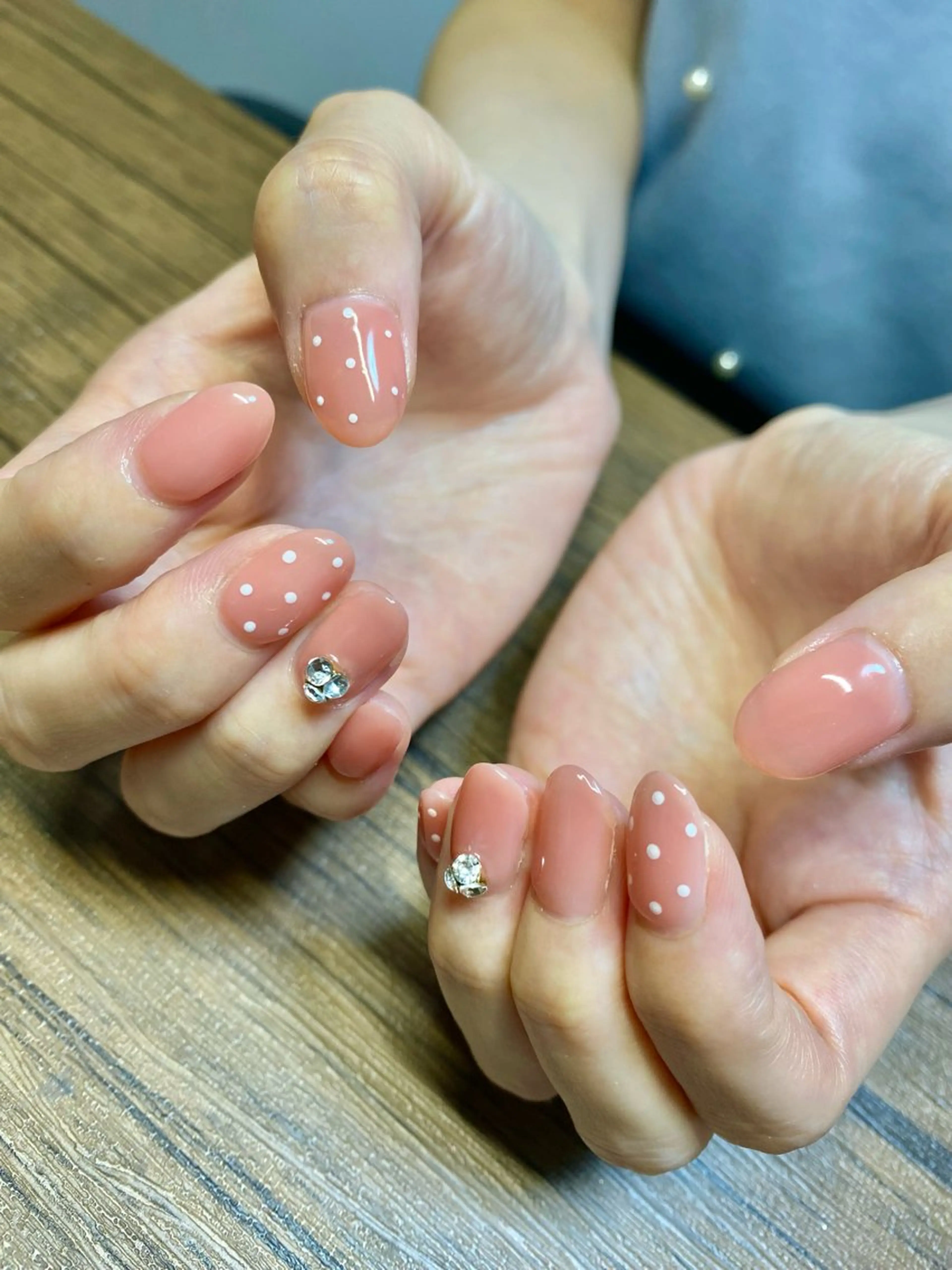 ネイル ドット キラキラネイル ストーンネイル Nail Salon BeBe所属・Nail salon BeBeのネイルデザイン