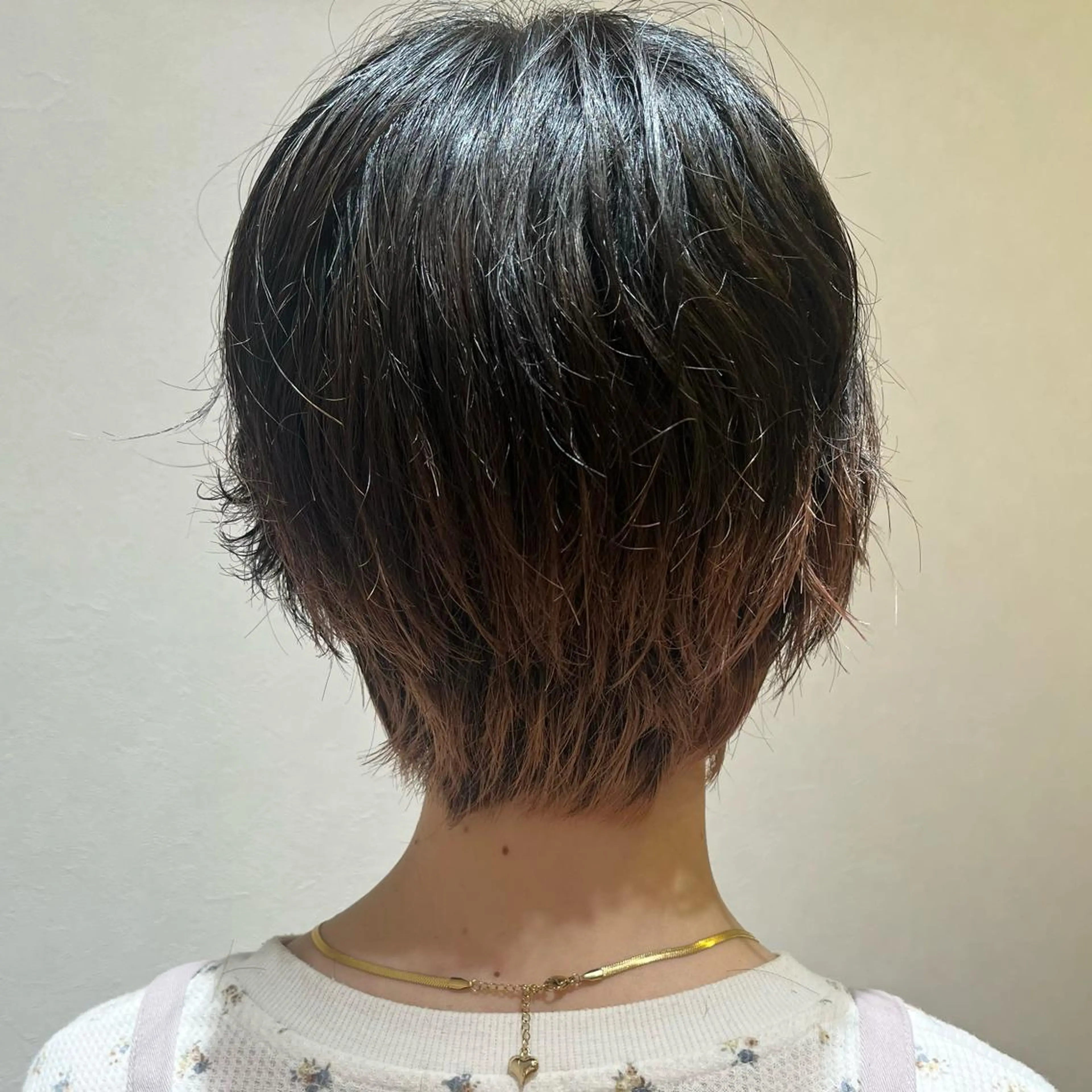 ショート カラー 溝口 奈穂のヘアスタイル