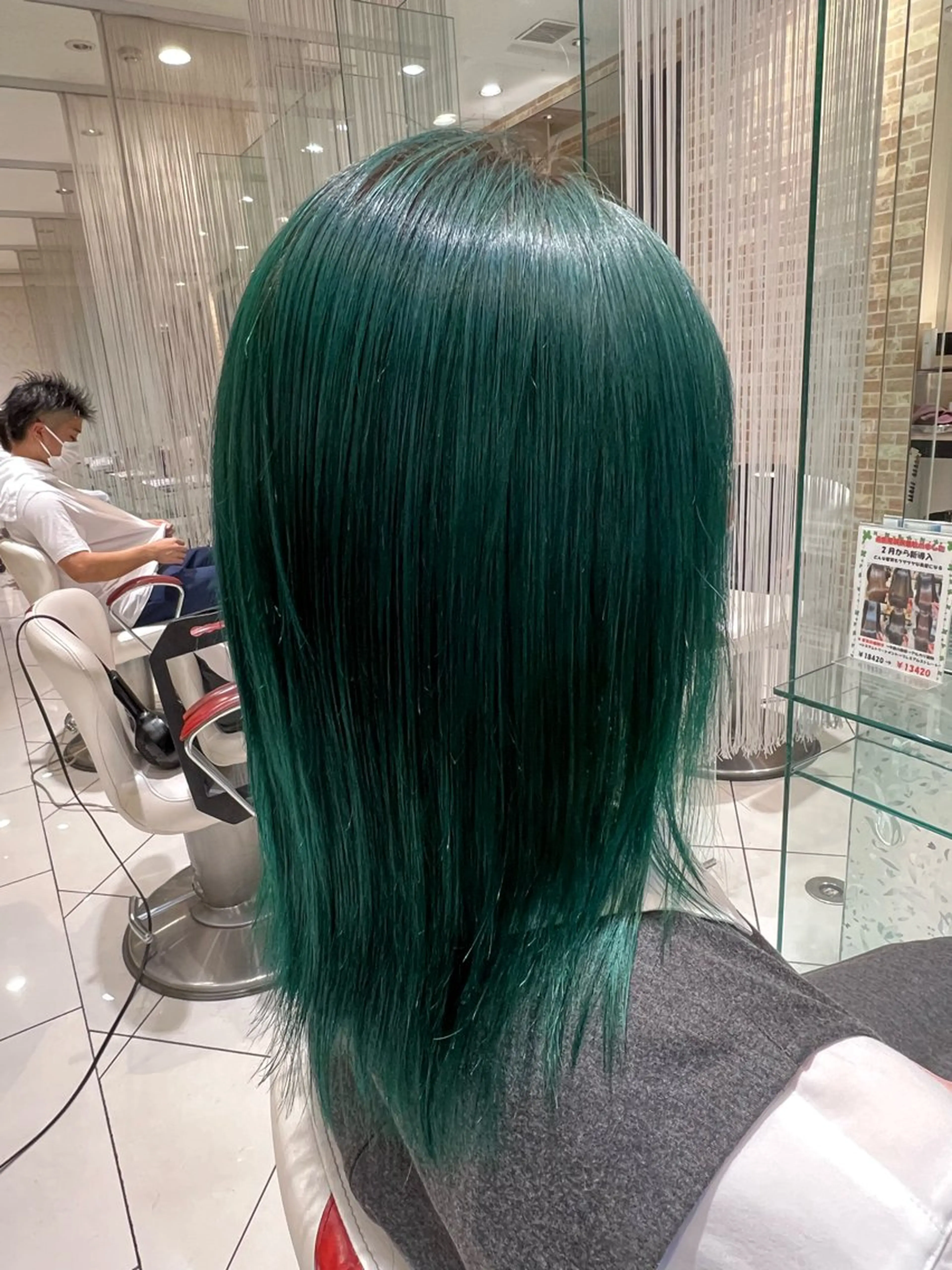 ミディアム ハイライト 髪質改善 レイヤーカット トリートメント 酸熱トリートメント 越谷　デザインカラー ハイトーン　クラモチのヘアスタイル