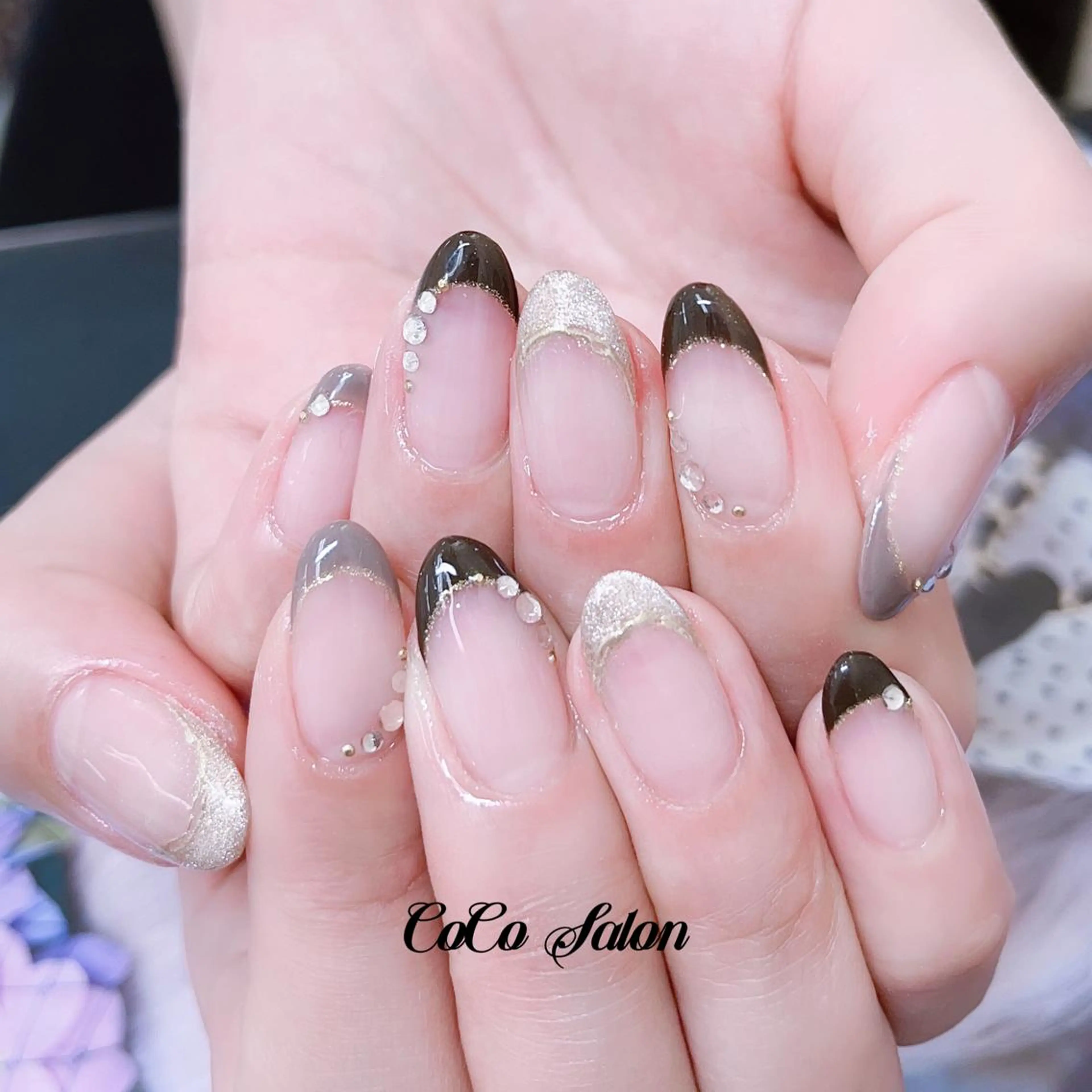 ネイル ブラウン 長さ出し フレンチネイル ジェルネイル ゴールド ハンドネイル CoCoSalon ネイル/まつ毛予約のネイルデザイン