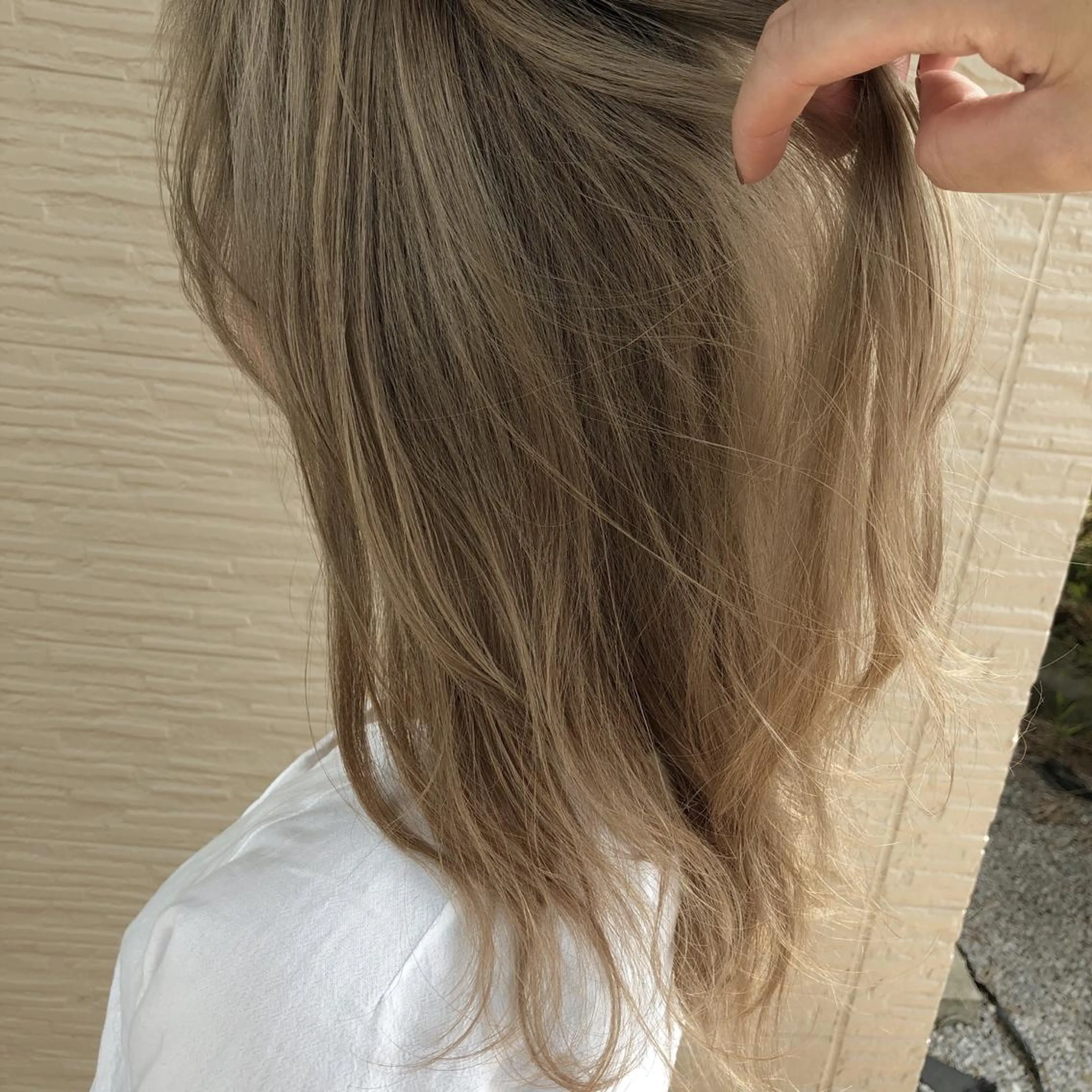 セミロング カラー ベージュカラー ブロンド ブロンドベージュ 4-rest garden （フォーレストガーデン）所属・金井 直樹のヘアスタイル