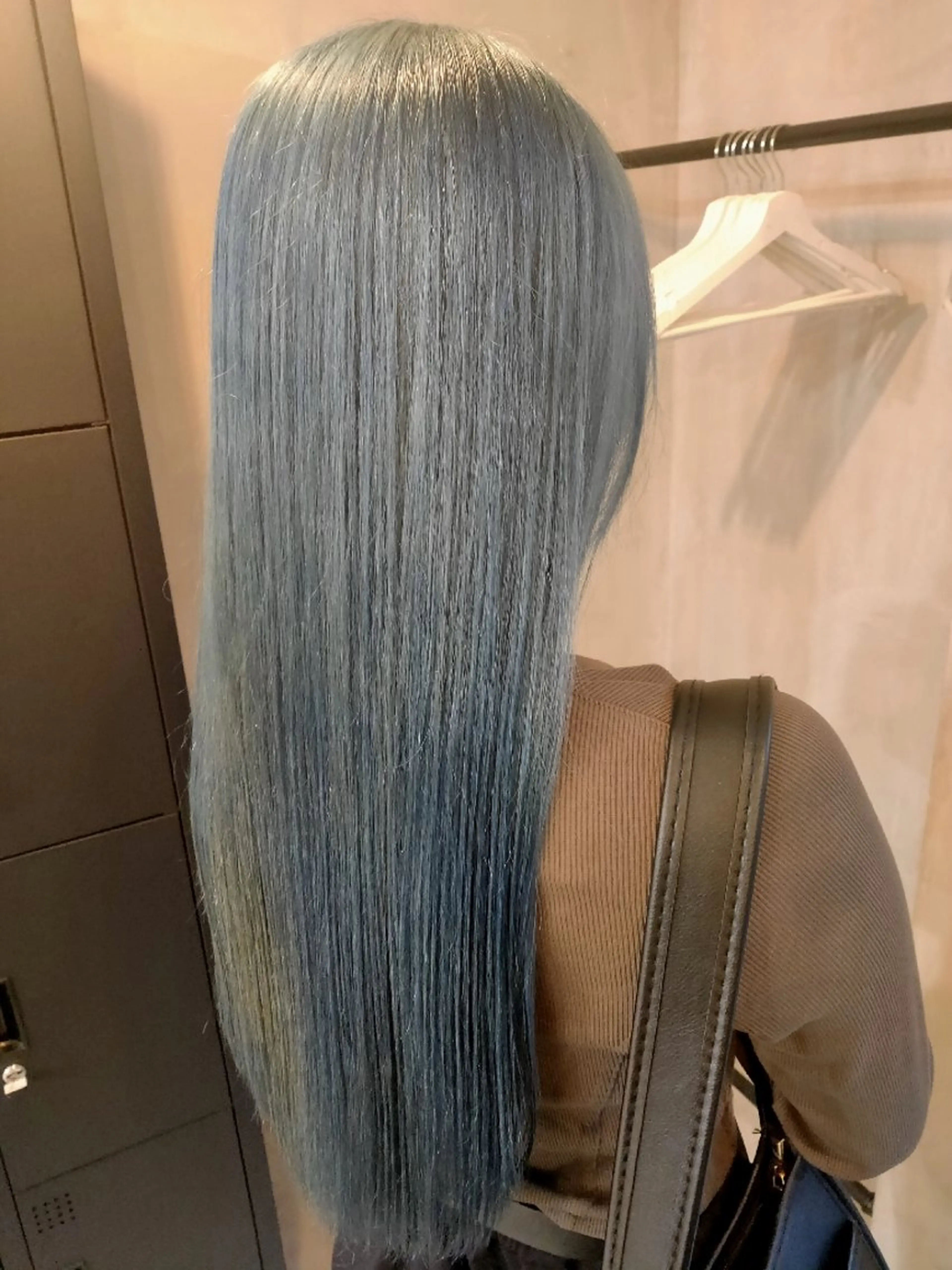 カラー ブリーチ ブルーカラー カット ヘアカラー トリートメント 五十嵐 野乃佳のヘアスタイル