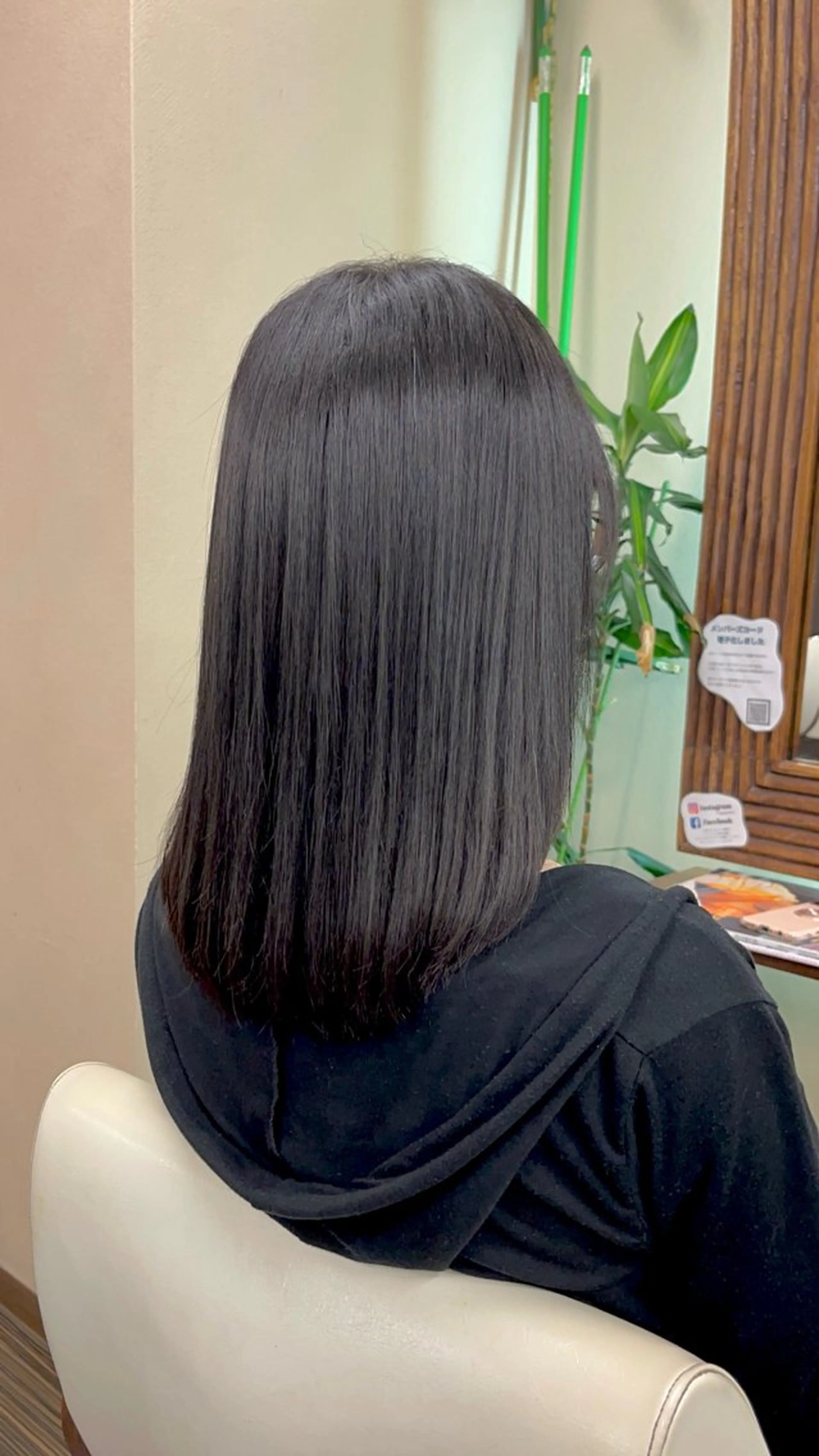 ミディアム カット 縮毛矯正 トリートメント 西形 梨瑚のヘアスタイル