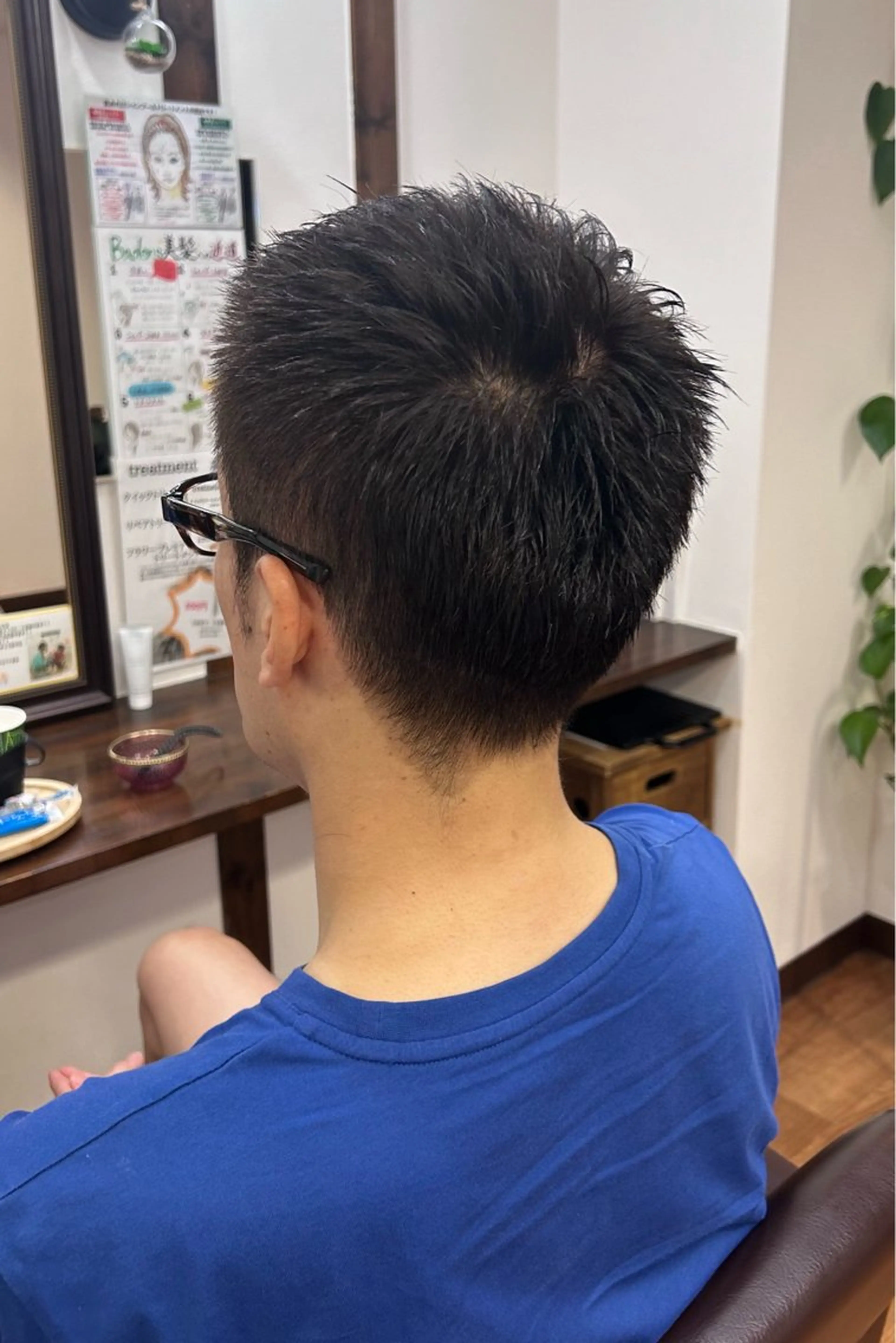 ショート カラー メンズ アッシュ アッシュブラウン ブラウンカラー 透明感カラー ヘアカラー flower所属・原田 歩実のヘアスタイル