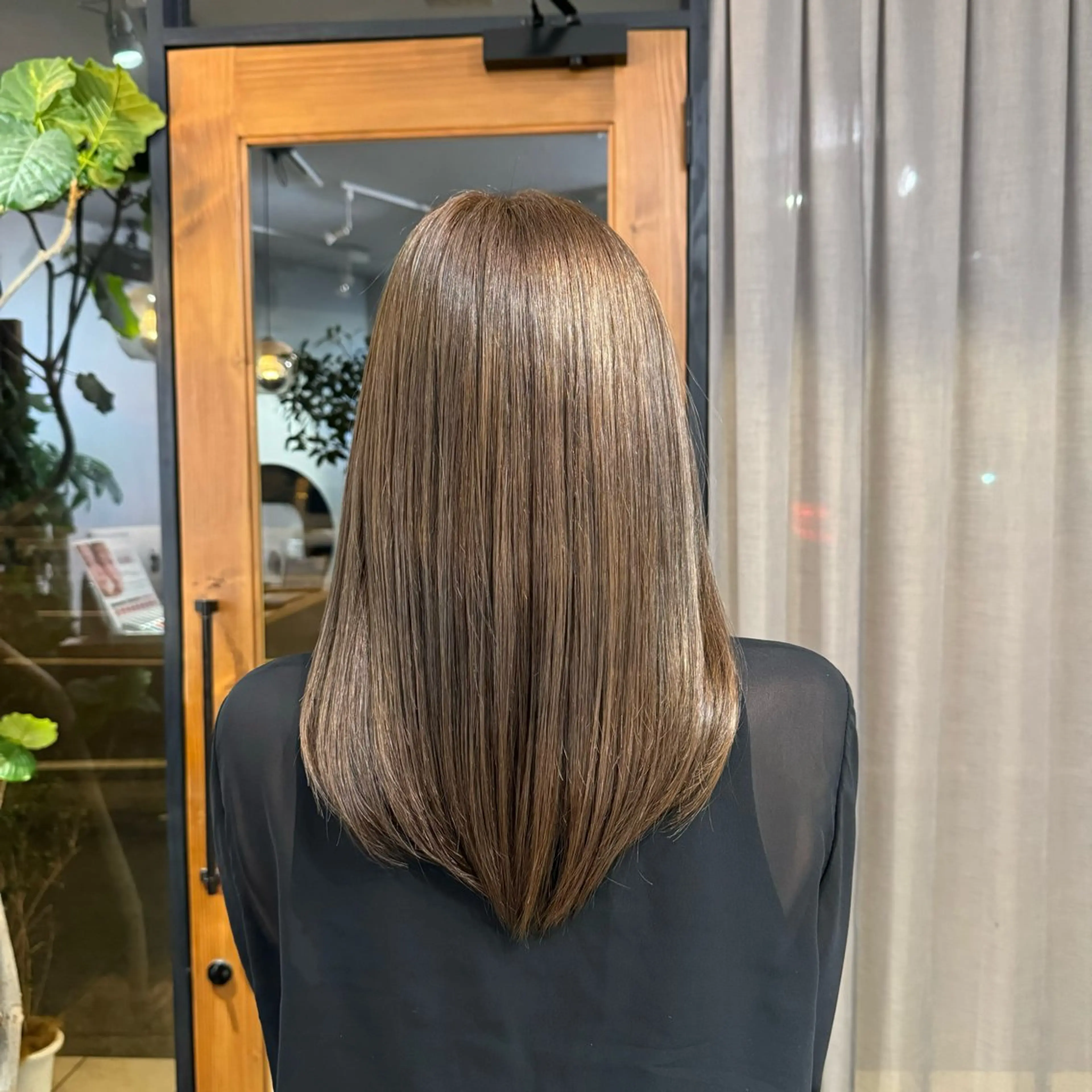 セミロング カラー ブリーチ 透明感カラー ダブルカラー ブリーチなしカラー ヘアカラー 吉田 葉音のヘアスタイル