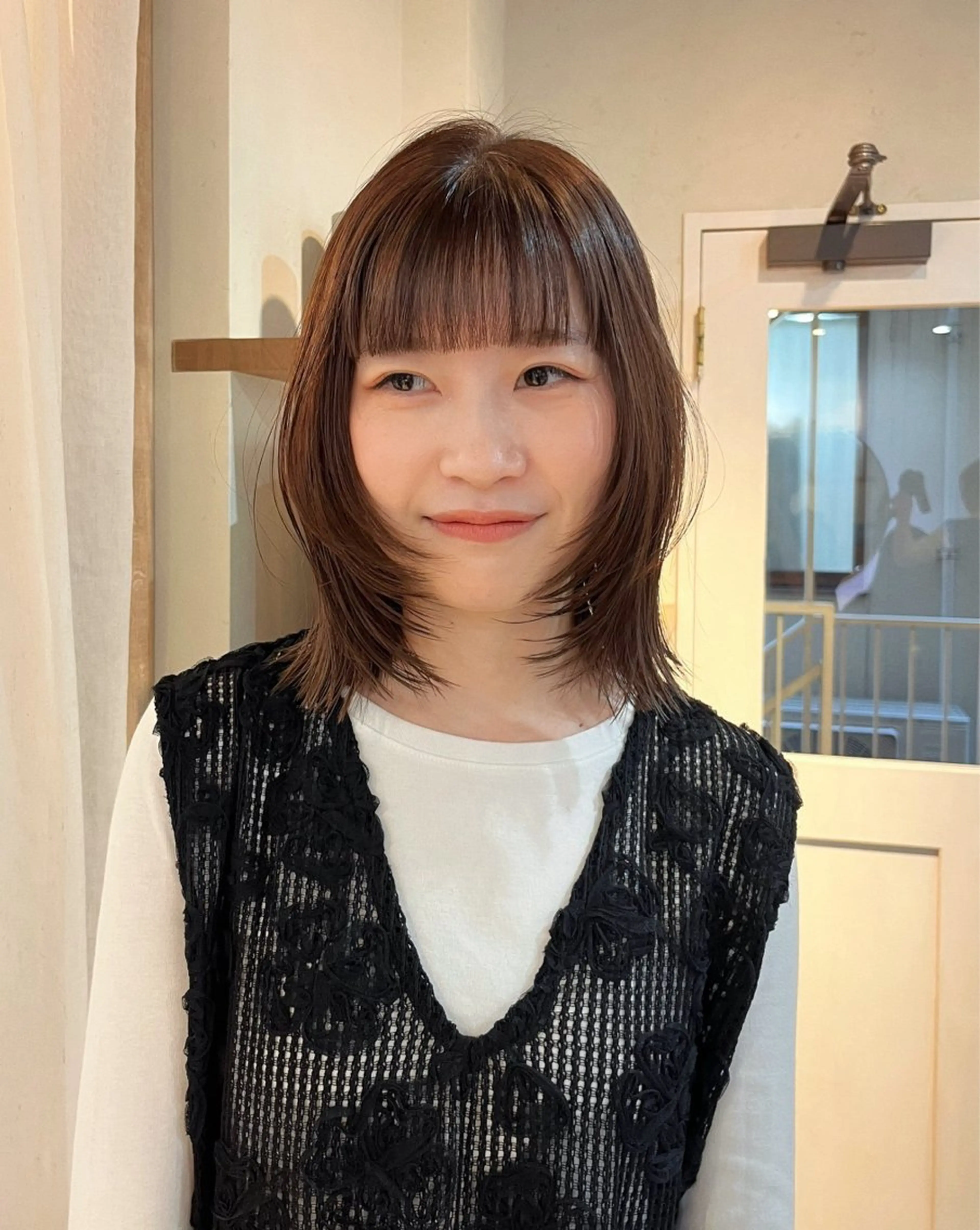 ミディアム レイヤーカット ワイドバング カット ヘアカラー トリートメント 義本 風佳のヘアスタイル