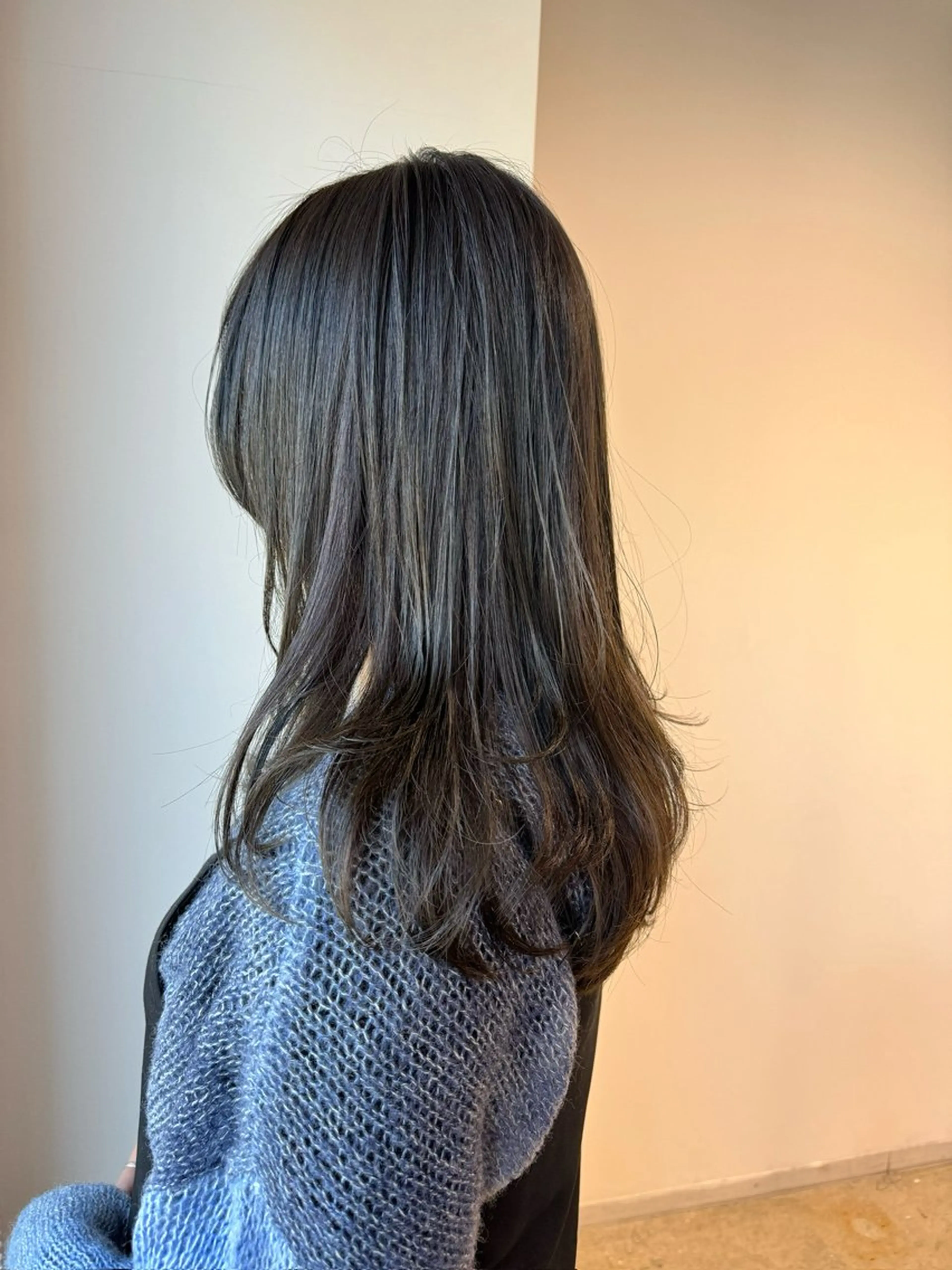 セミロング カラー オリーブカラー 渡邉 涼香のヘアスタイル